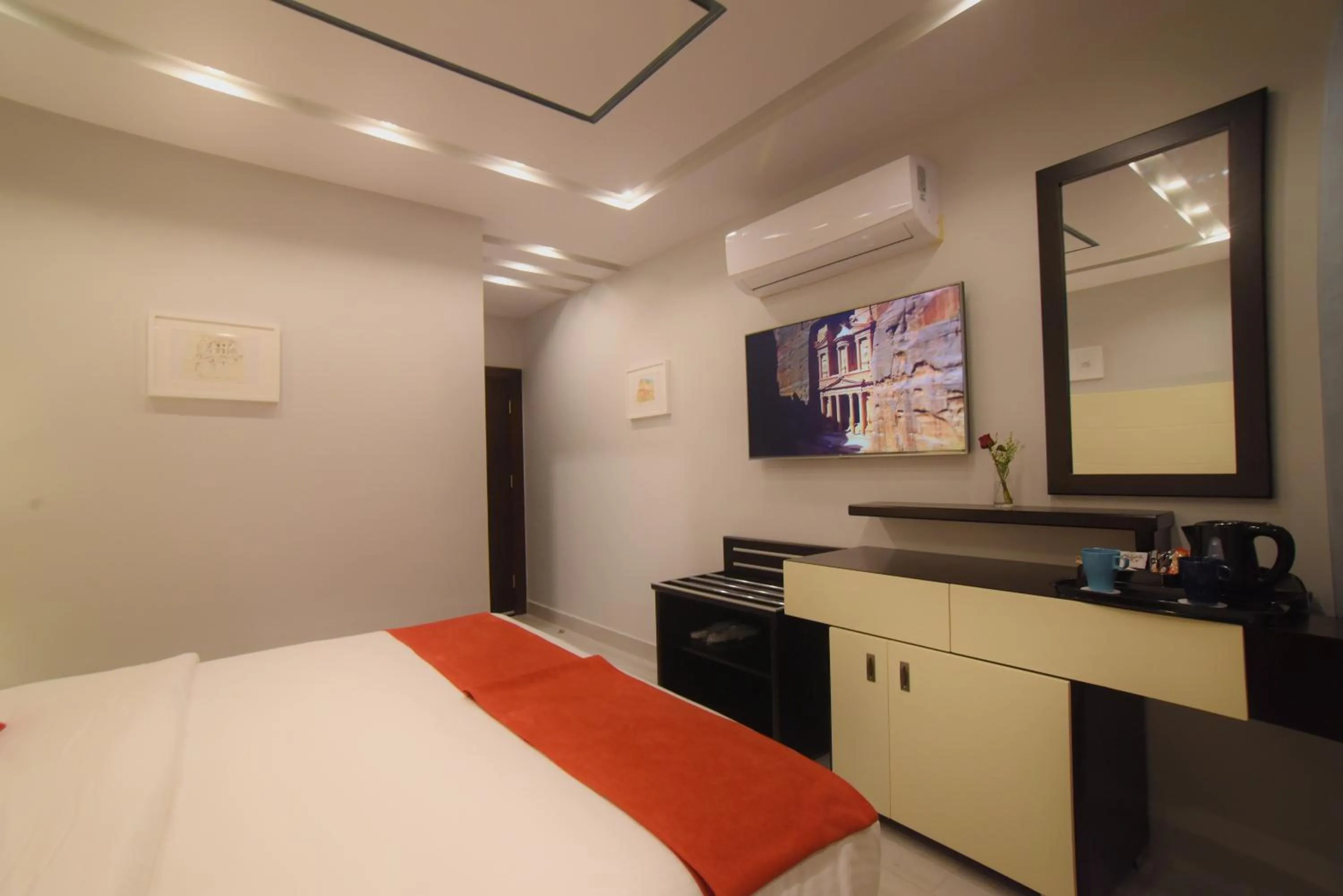 TV and multimedia, Bed in Petra Boutique Hotel
