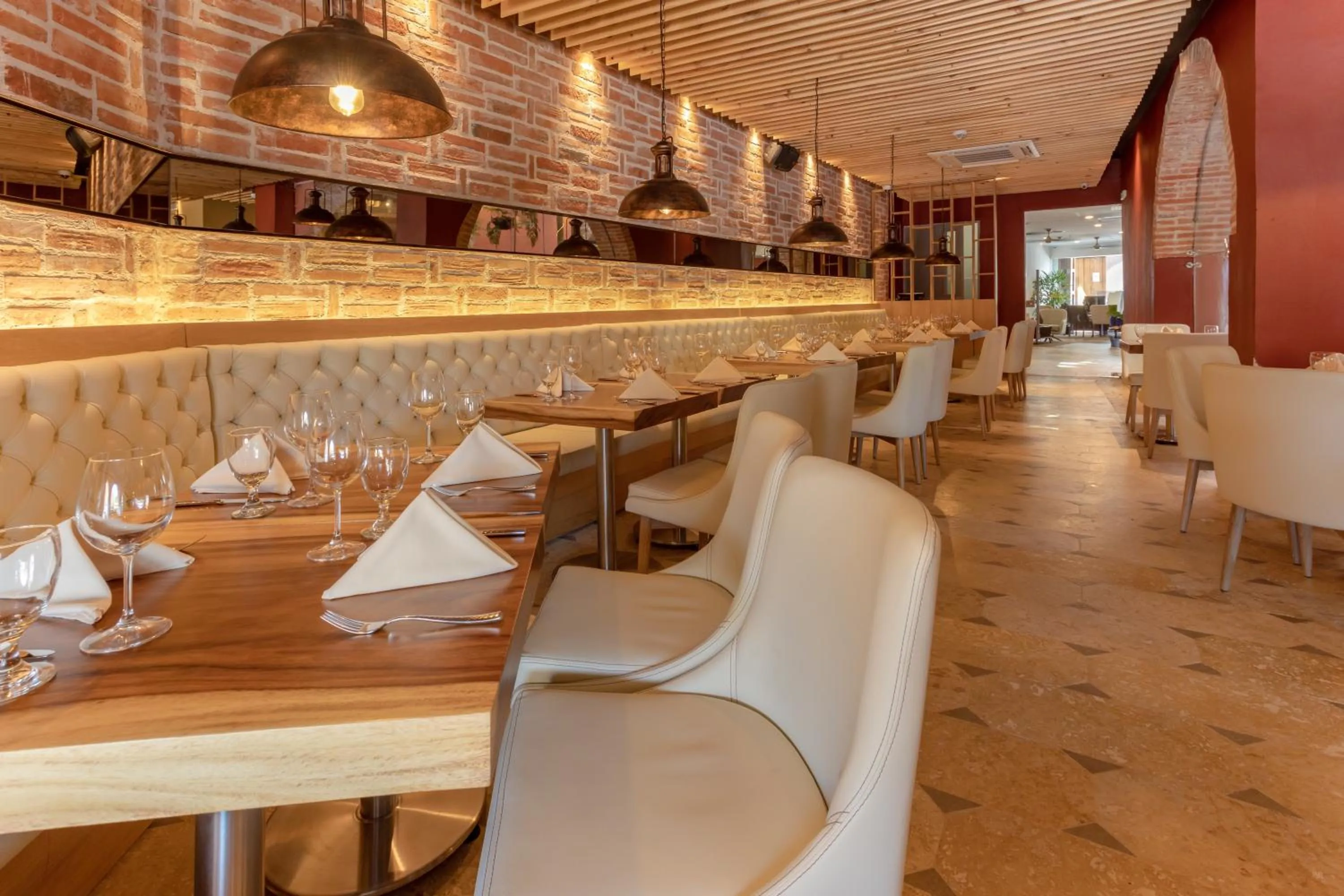 Restaurant/places to eat in Hotel Santa Catalina By OxoHotel