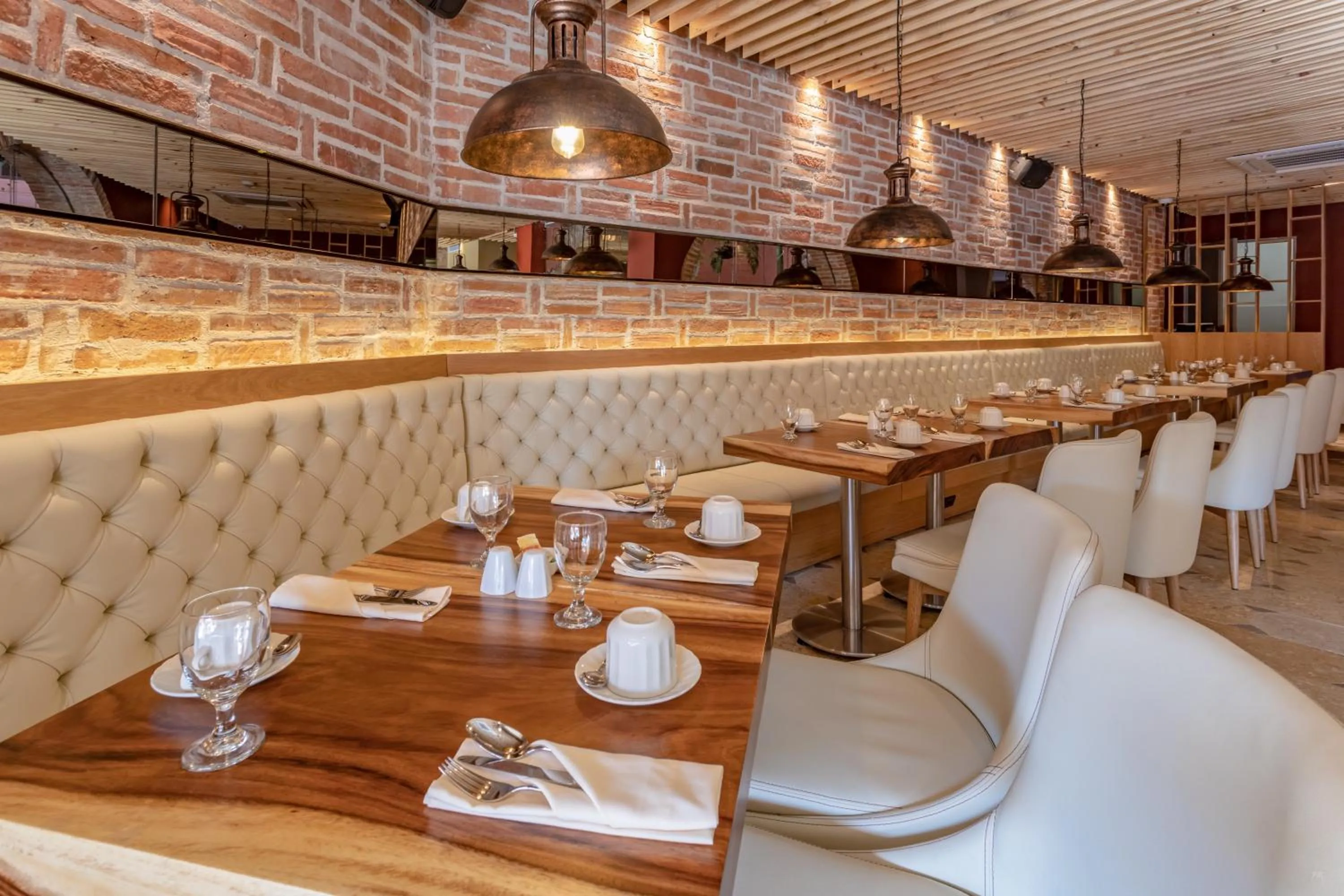 Restaurant/places to eat in Hotel Santa Catalina By OxoHotel