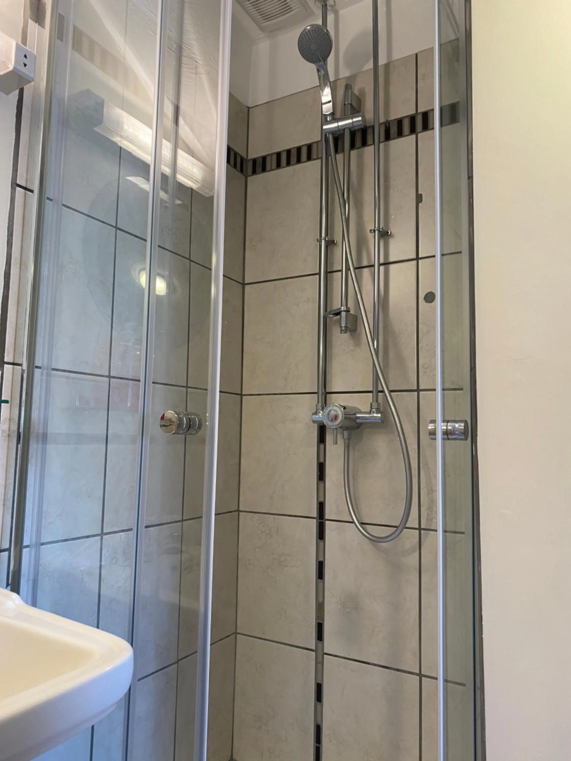 Shower in Waverley Park Lodge