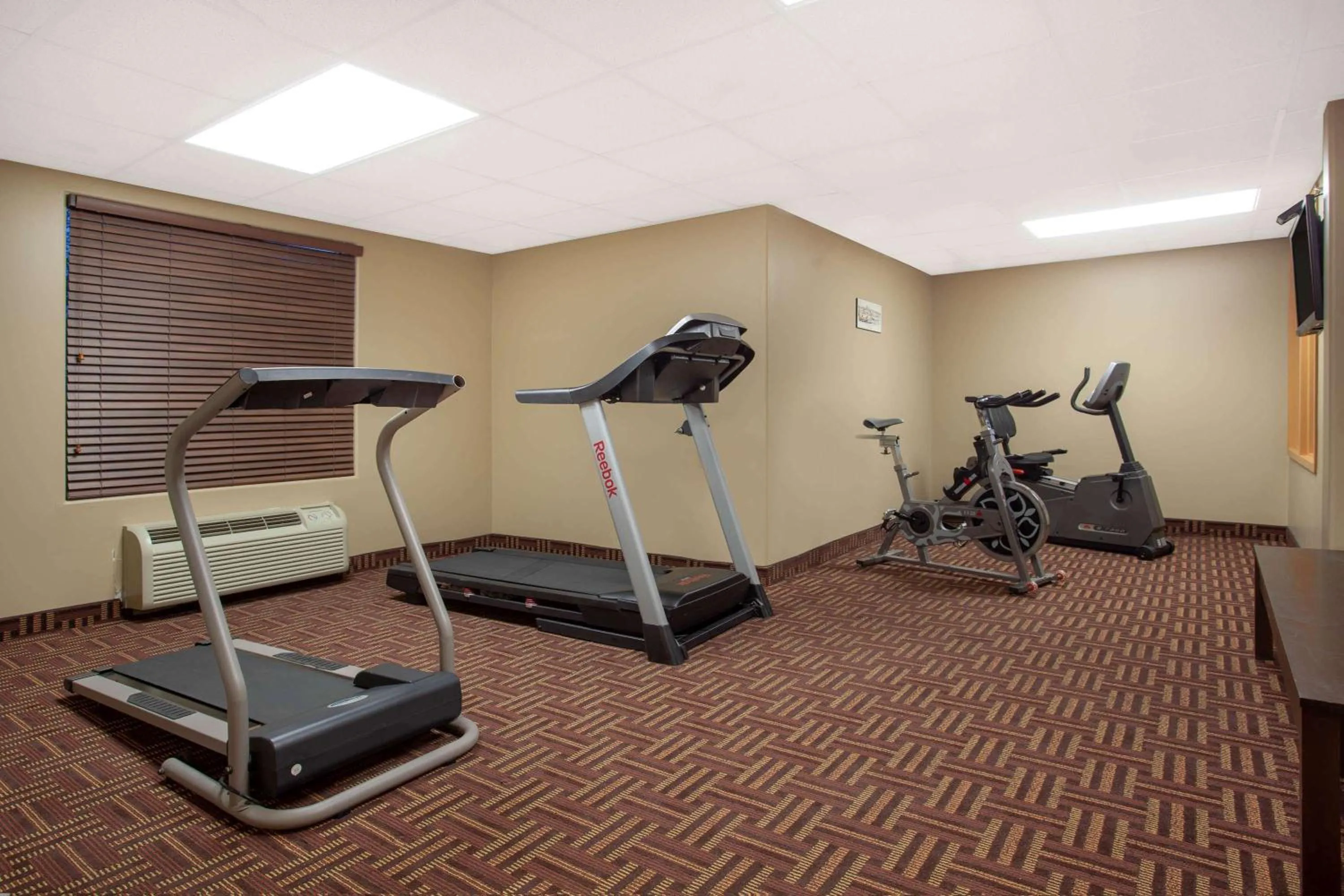 Fitness centre/facilities in Super 8 by Wyndham Midland