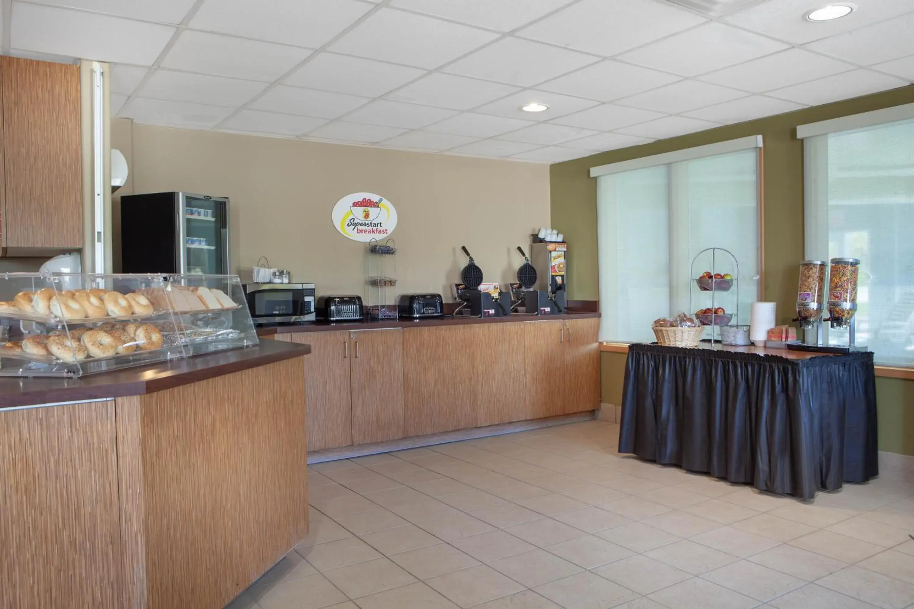 Breakfast in Super 8 by Wyndham Midland Breakfast in Super 8 by Wyndham Midland