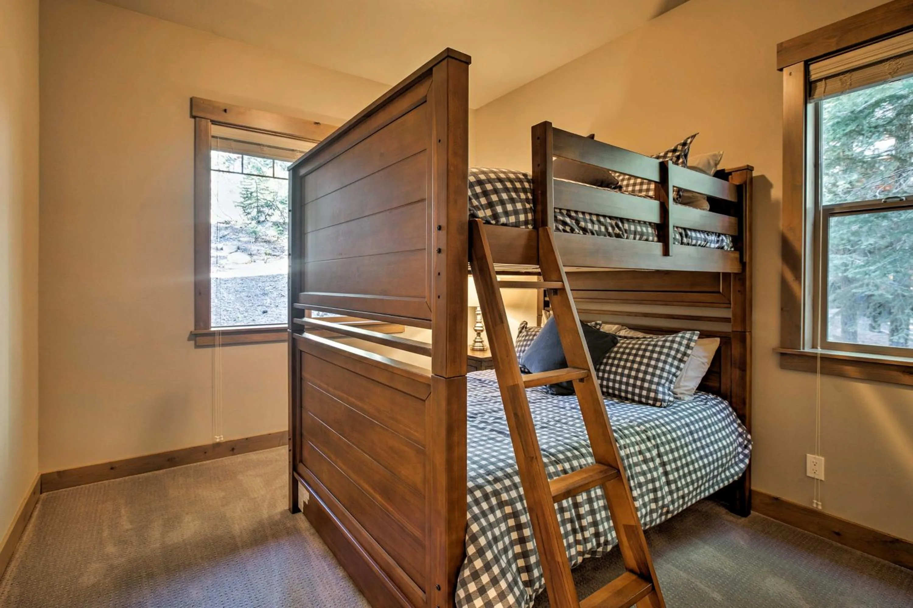 bunk bed, Bed in Saint Bernard - Luxurious Upscale Comfy Mountain Retreat Hot Tub Gas BBQ with Level 2 EV Connection