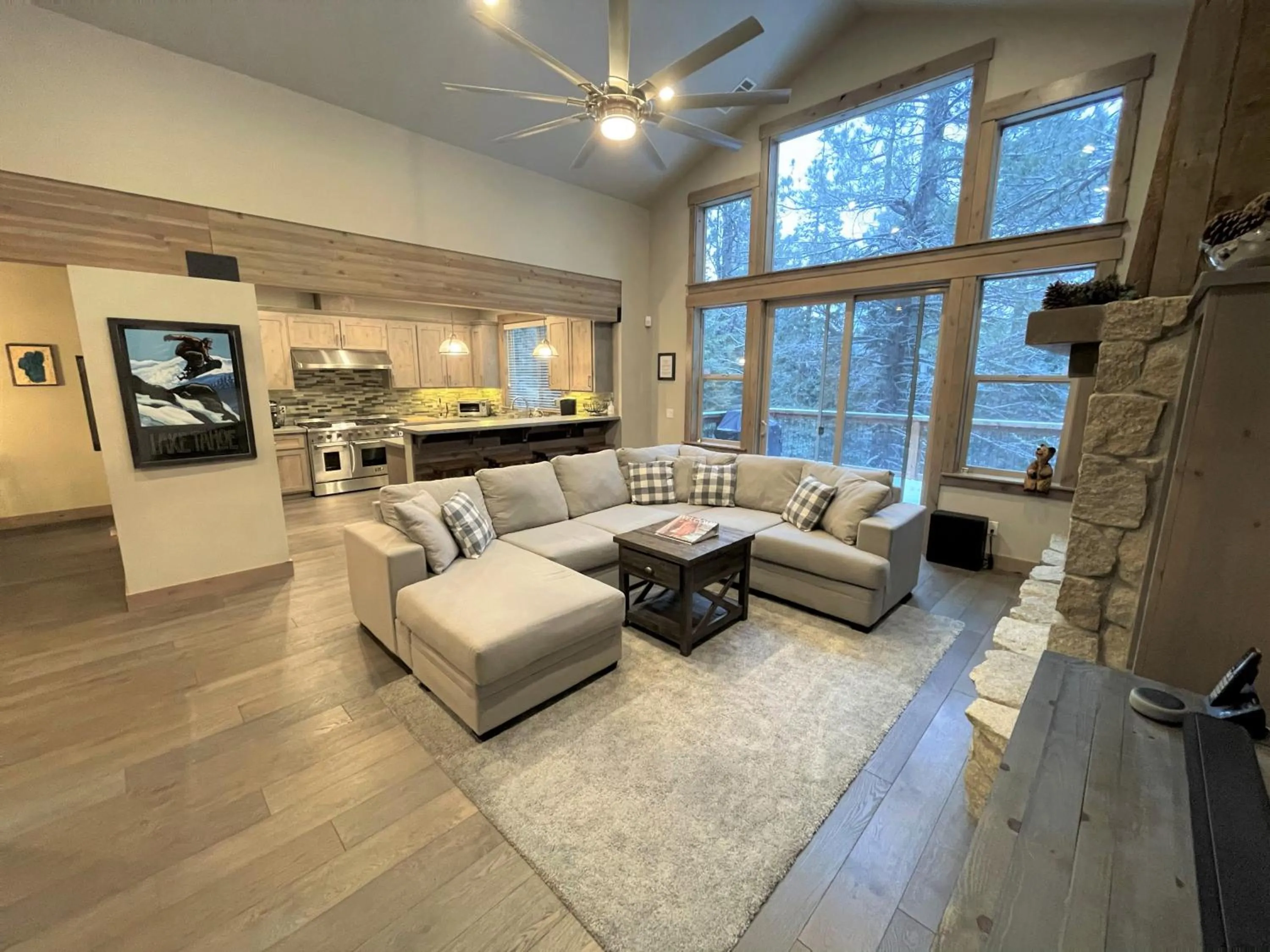 Living room in Saint Bernard - Luxurious Upscale Comfy Mountain Retreat Hot Tub Gas BBQ with Level 2 EV Connection