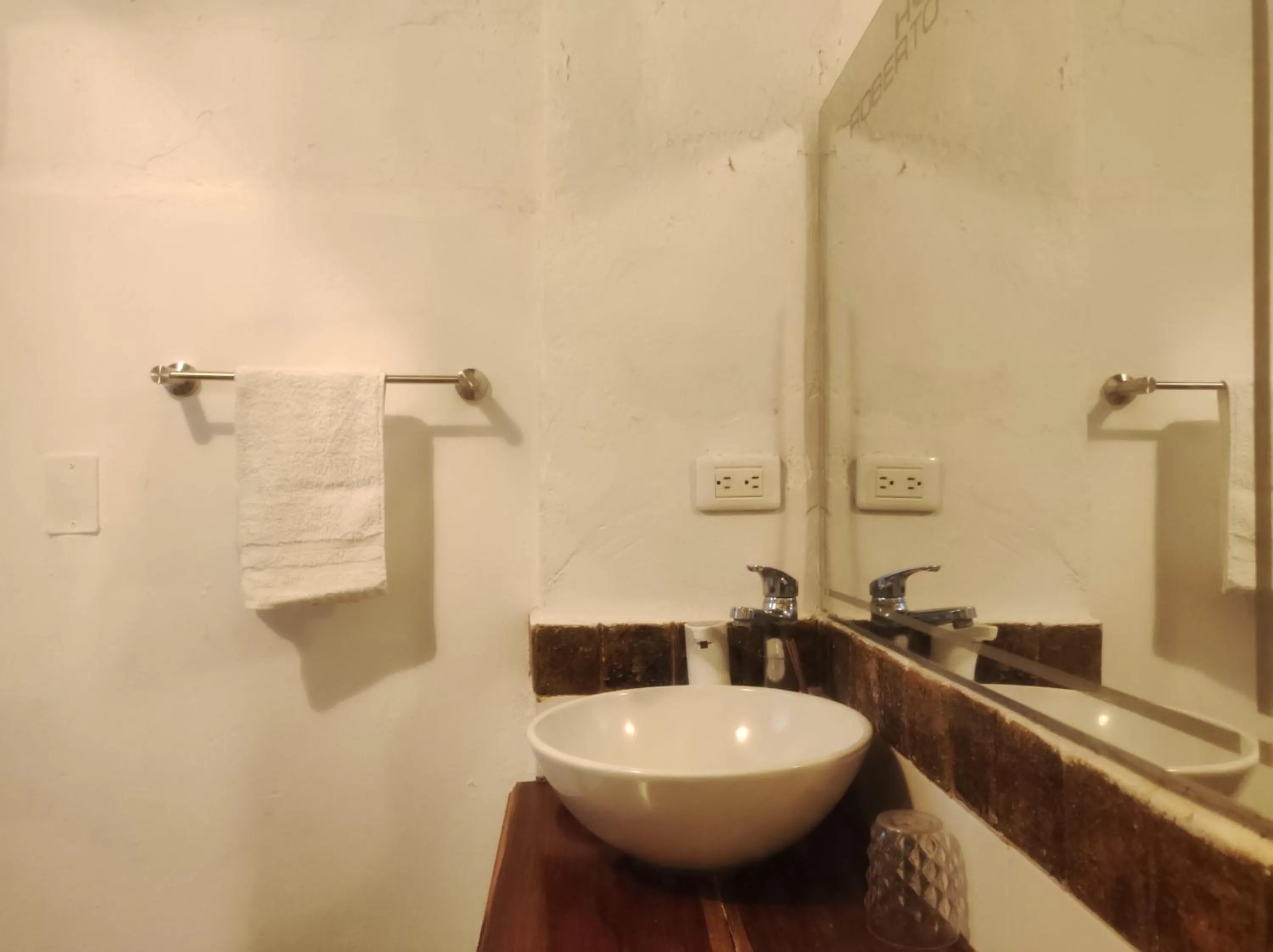 Bathroom in HOTEL NIETO MOMPOX, ubicado en el corazón del centro histórico, frente al rio magdalena en zona de malecón