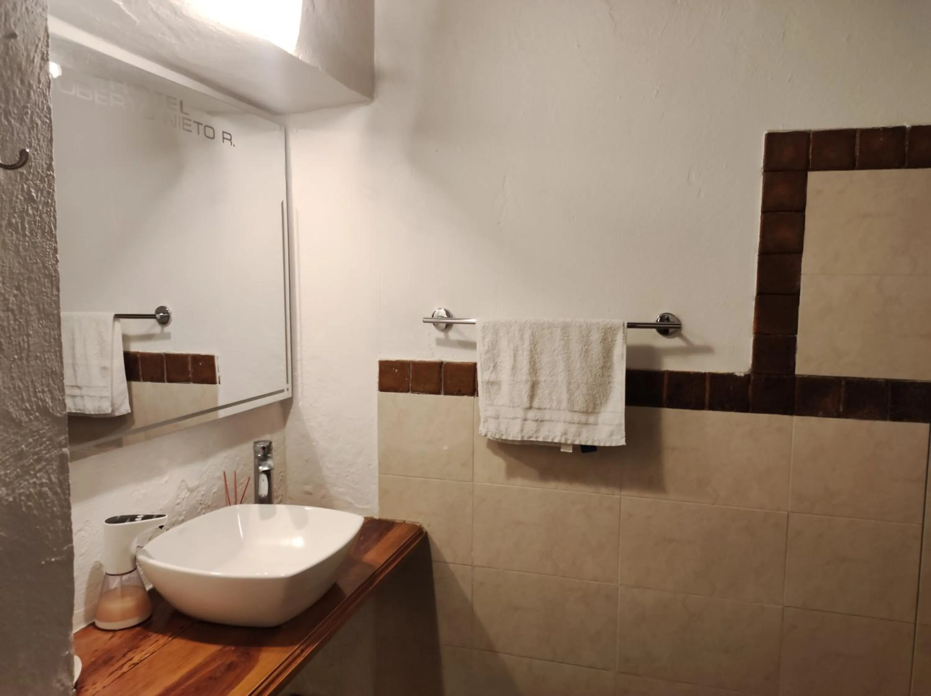 Bathroom in HOTEL NIETO MOMPOX, ubicado en el corazón del centro histórico, frente al rio magdalena en zona de malecón