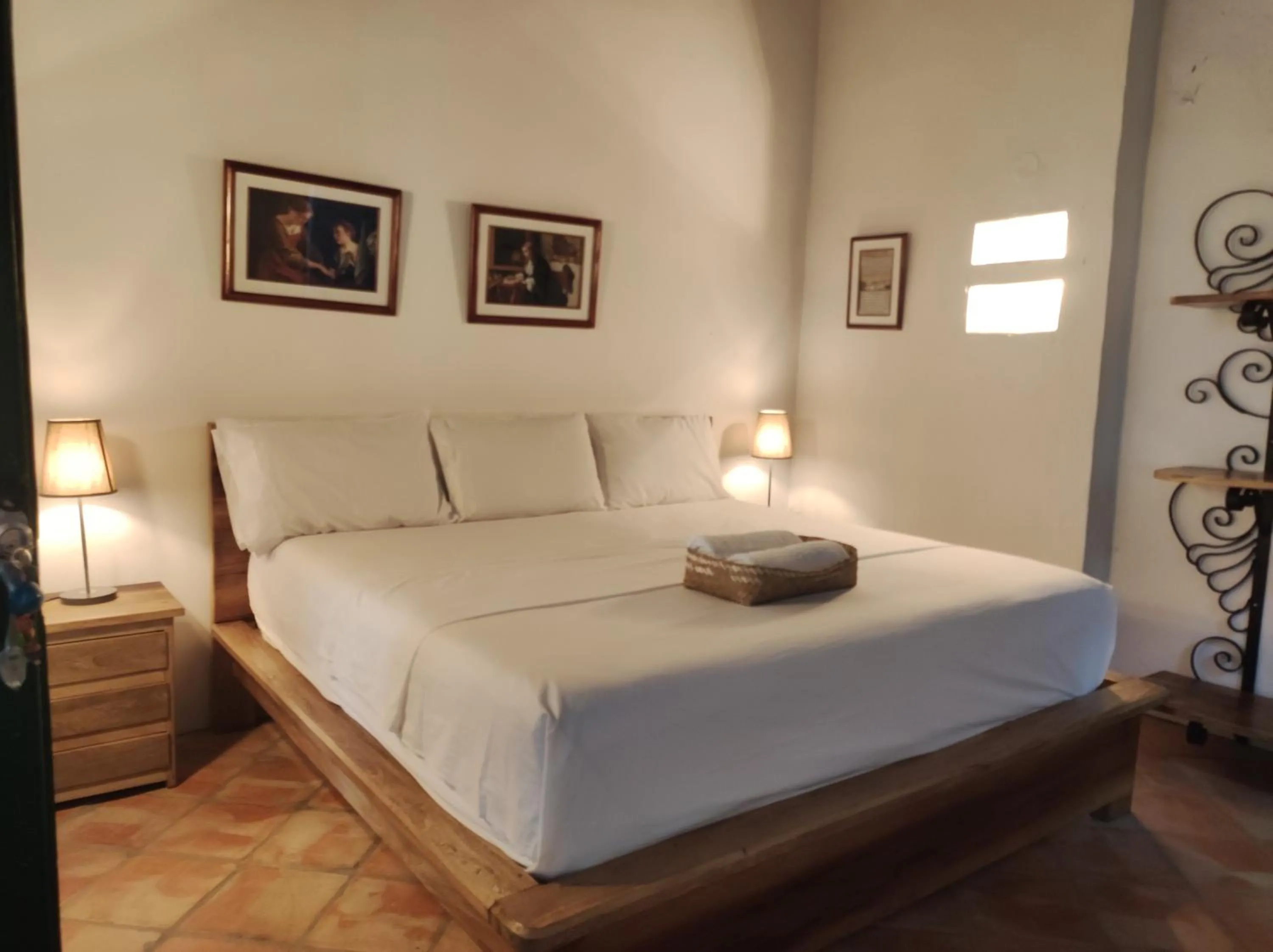 Bed in HOTEL NIETO MOMPOX, ubicado en el corazón del centro histórico, frente al rio magdalena en zona de malecón