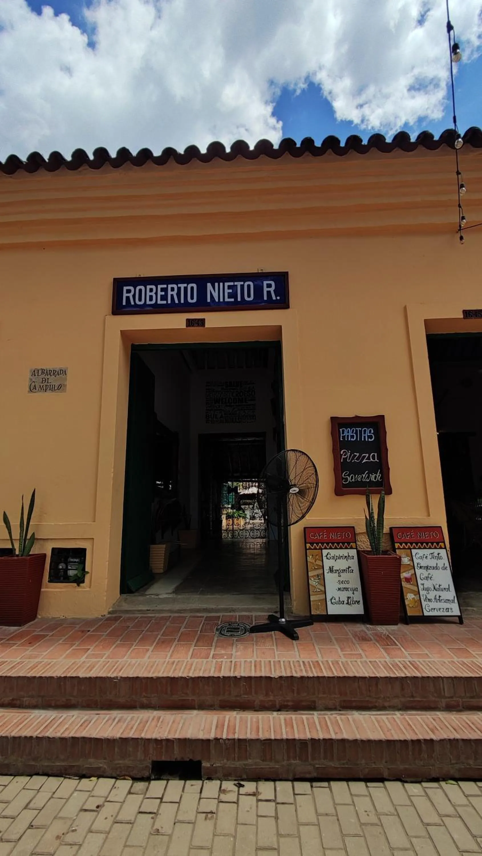 Property building in HOTEL NIETO MOMPOX, ubicado en el corazón del centro histórico, frente al rio magdalena en zona de malecón
