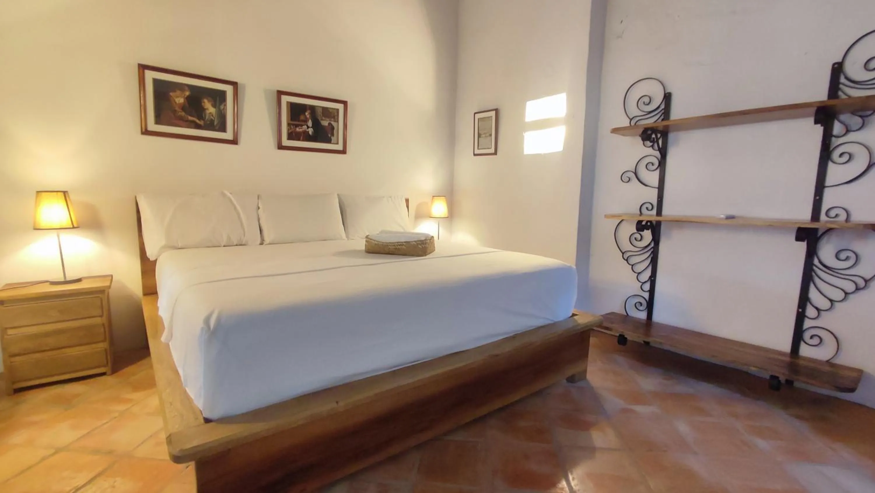 Bed in HOTEL NIETO MOMPOX, ubicado en el corazón del centro histórico, frente al rio magdalena en zona de malecón