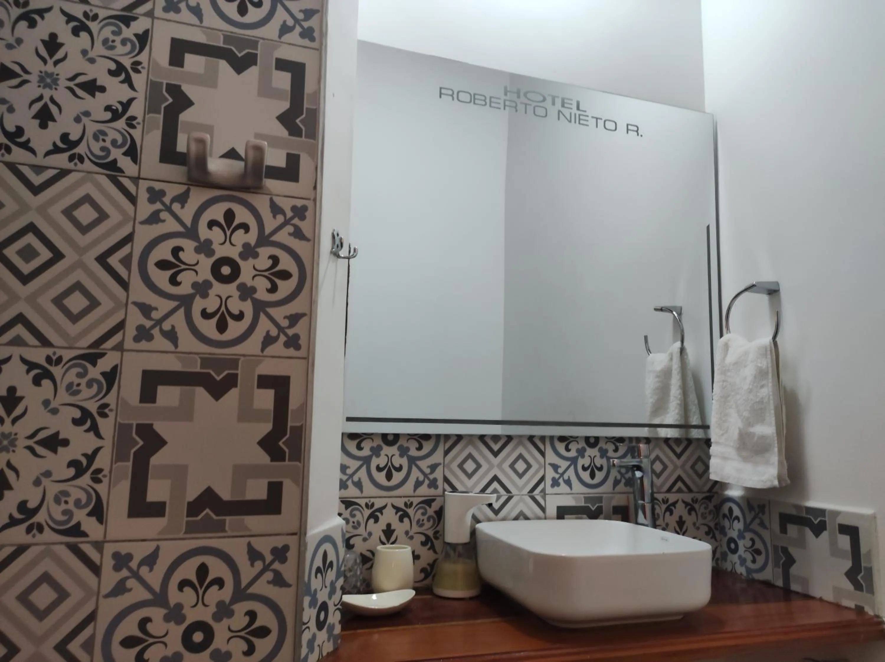 Bathroom in HOTEL NIETO MOMPOX, ubicado en el corazón del centro histórico, frente al rio magdalena en zona de malecón