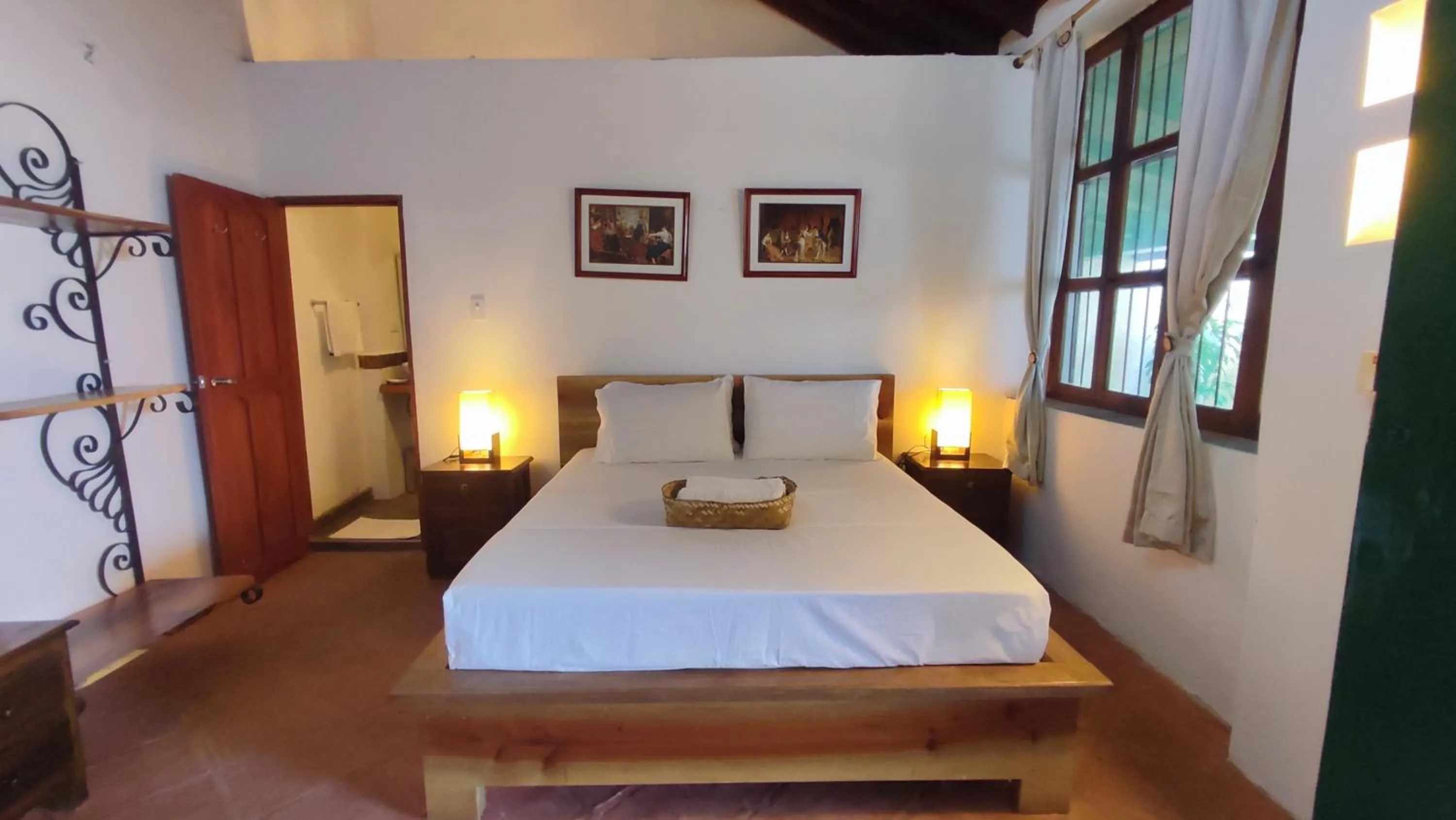 Bed in HOTEL NIETO MOMPOX, ubicado en el corazón del centro histórico, frente al rio magdalena en zona de malecón