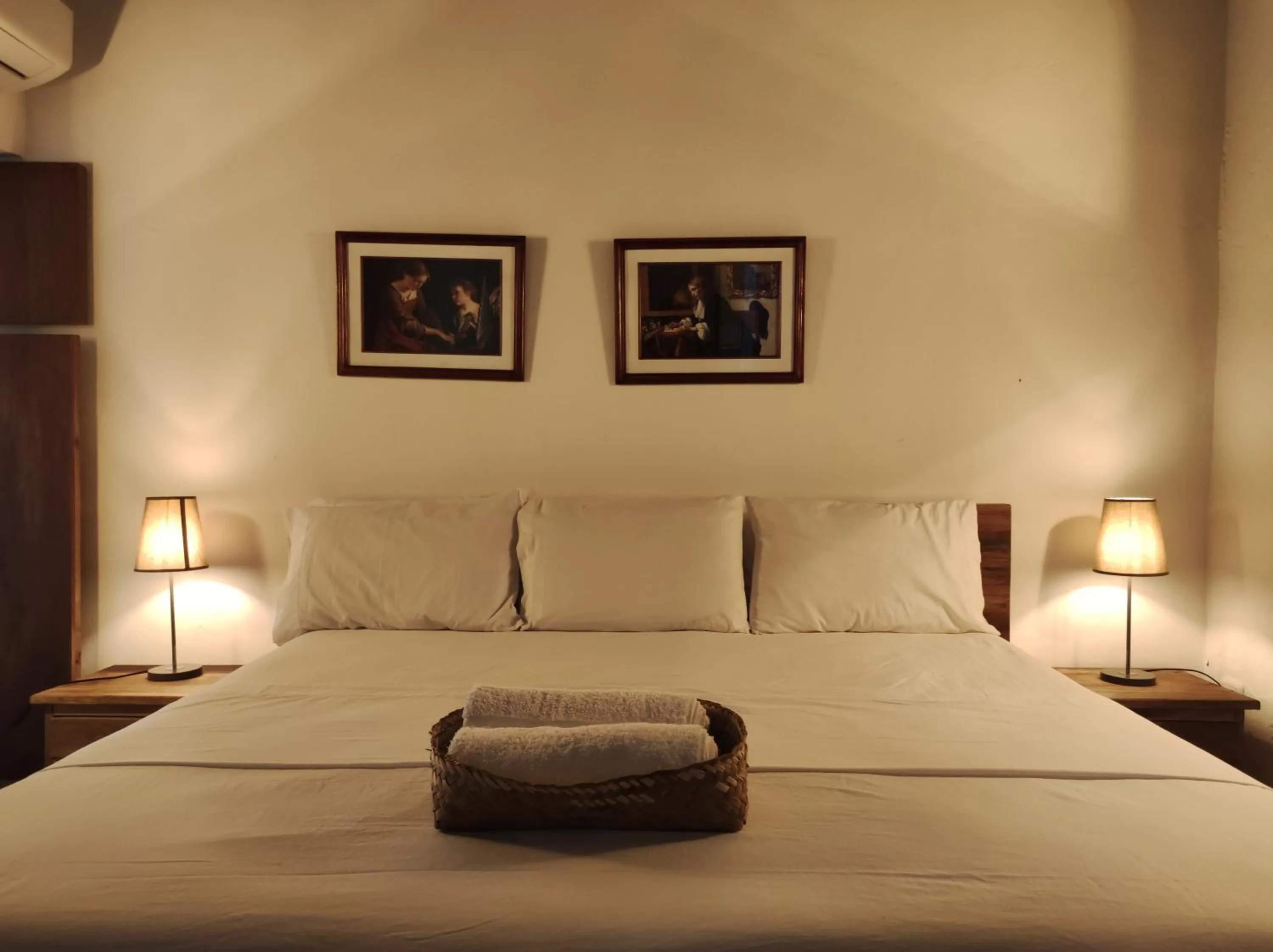 Bed in HOTEL NIETO MOMPOX, ubicado en el corazón del centro histórico, frente al rio magdalena en zona de malecón