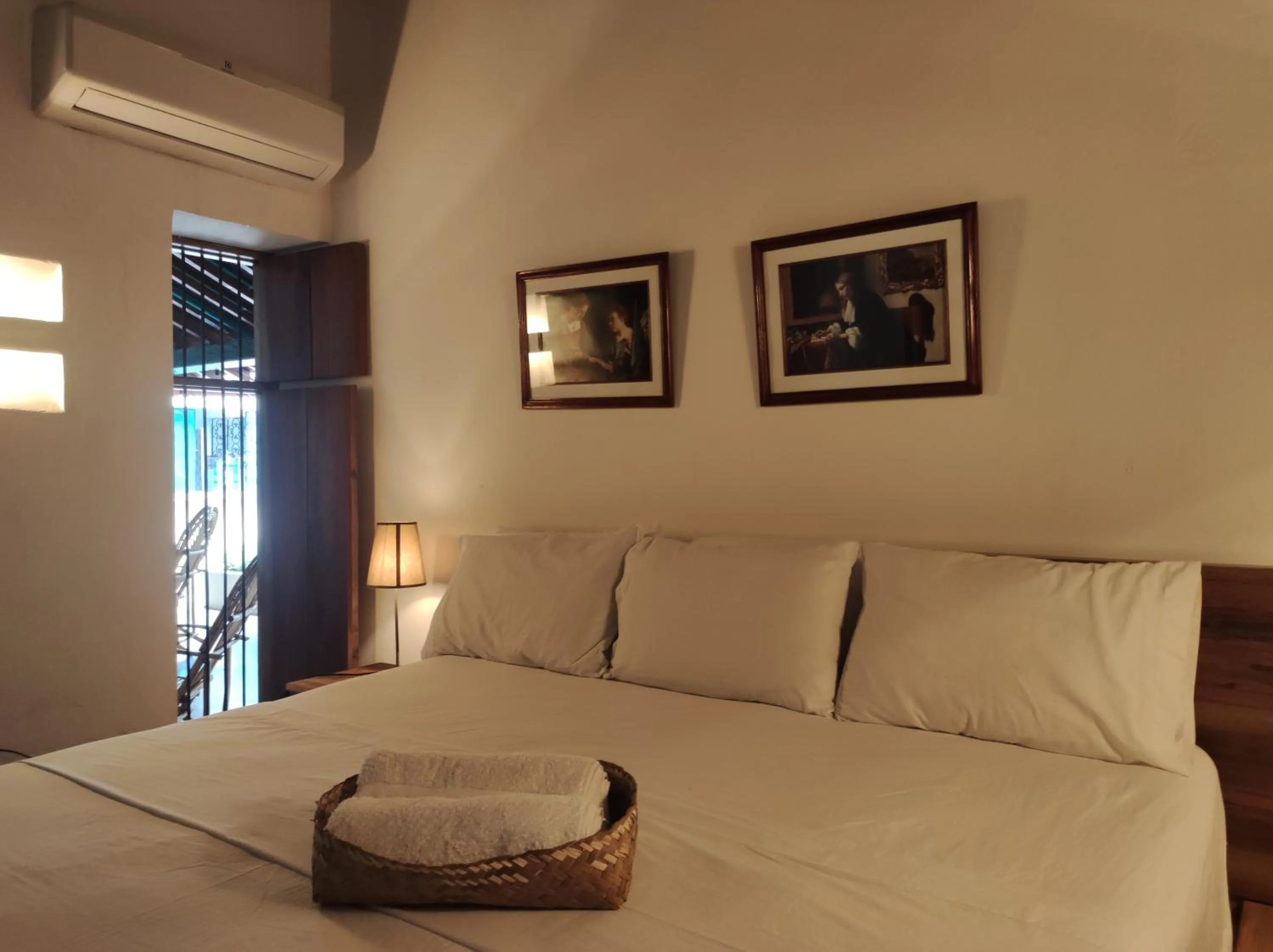 Bed in HOTEL NIETO MOMPOX, ubicado en el corazón del centro histórico, frente al rio magdalena en zona de malecón