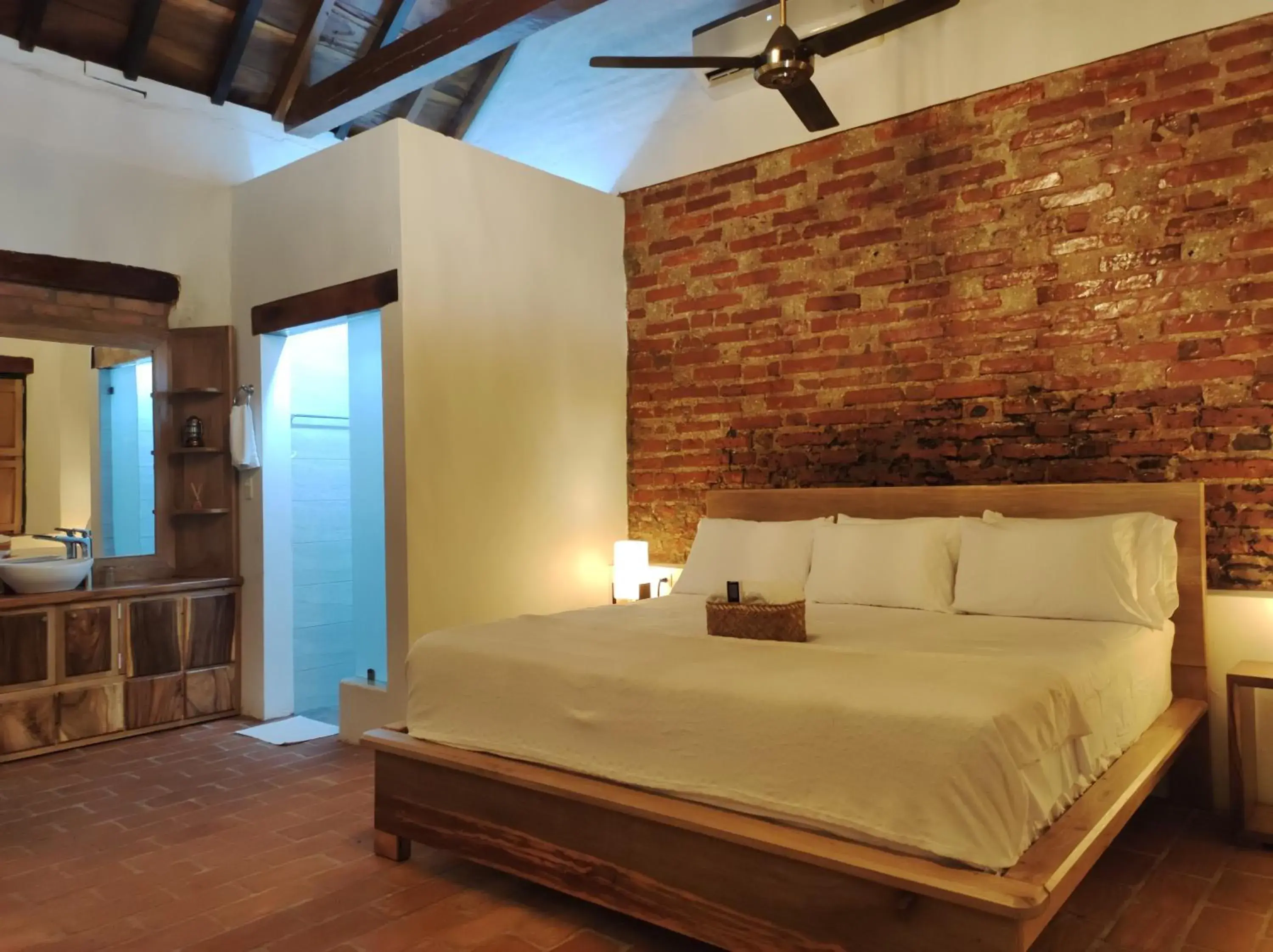 Superior Double Room in HOTEL NIETO MOMPOX, ubicado en el corazón del centro histórico, frente al rio magdalena en zona de malecón Superior Double Room in HOTEL NIETO MOMPOX, ubicado en el corazón del centro histórico, frente al rio magdalena en zona de malecón