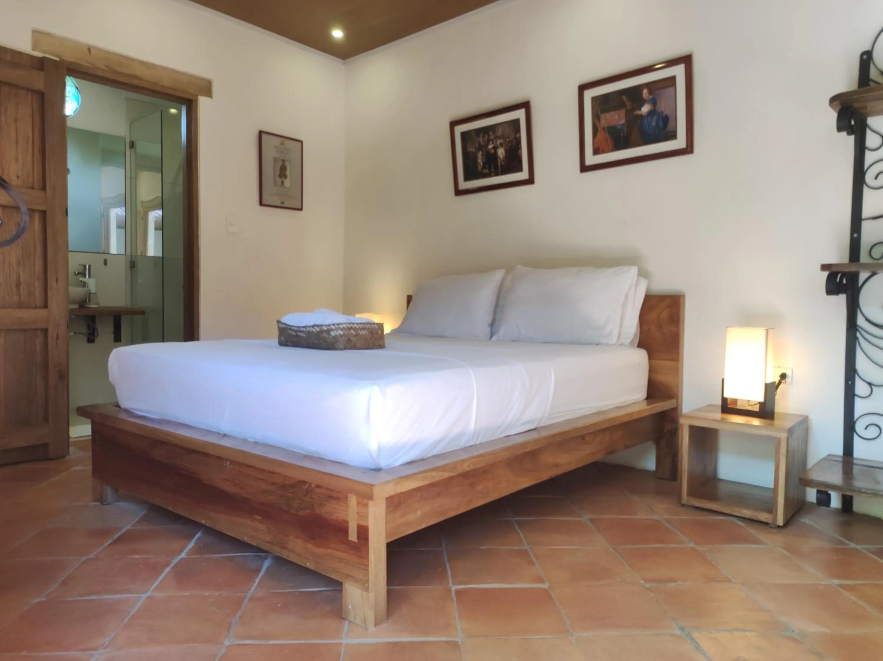 Bed in HOTEL NIETO MOMPOX, ubicado en el corazón del centro histórico, frente al rio magdalena en zona de malecón