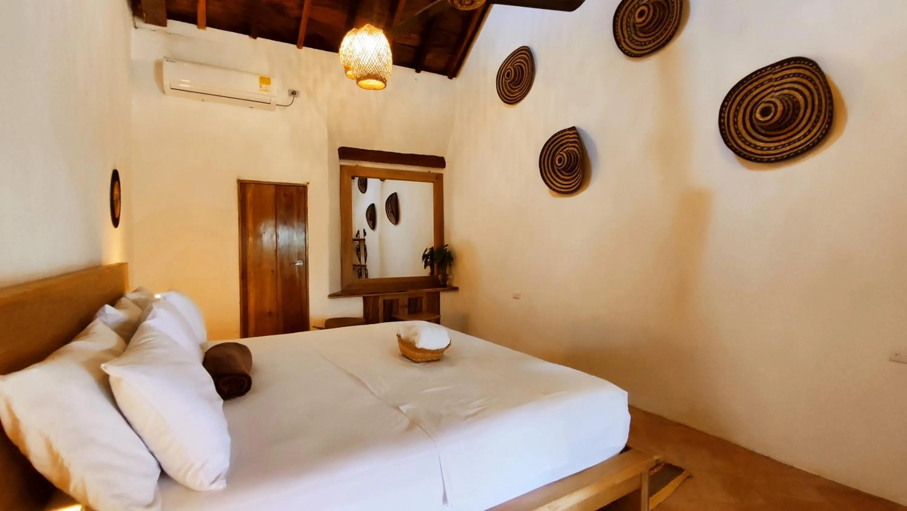 Bed in HOTEL NIETO MOMPOX, ubicado en el corazón del centro histórico, frente al rio magdalena en zona de malecón