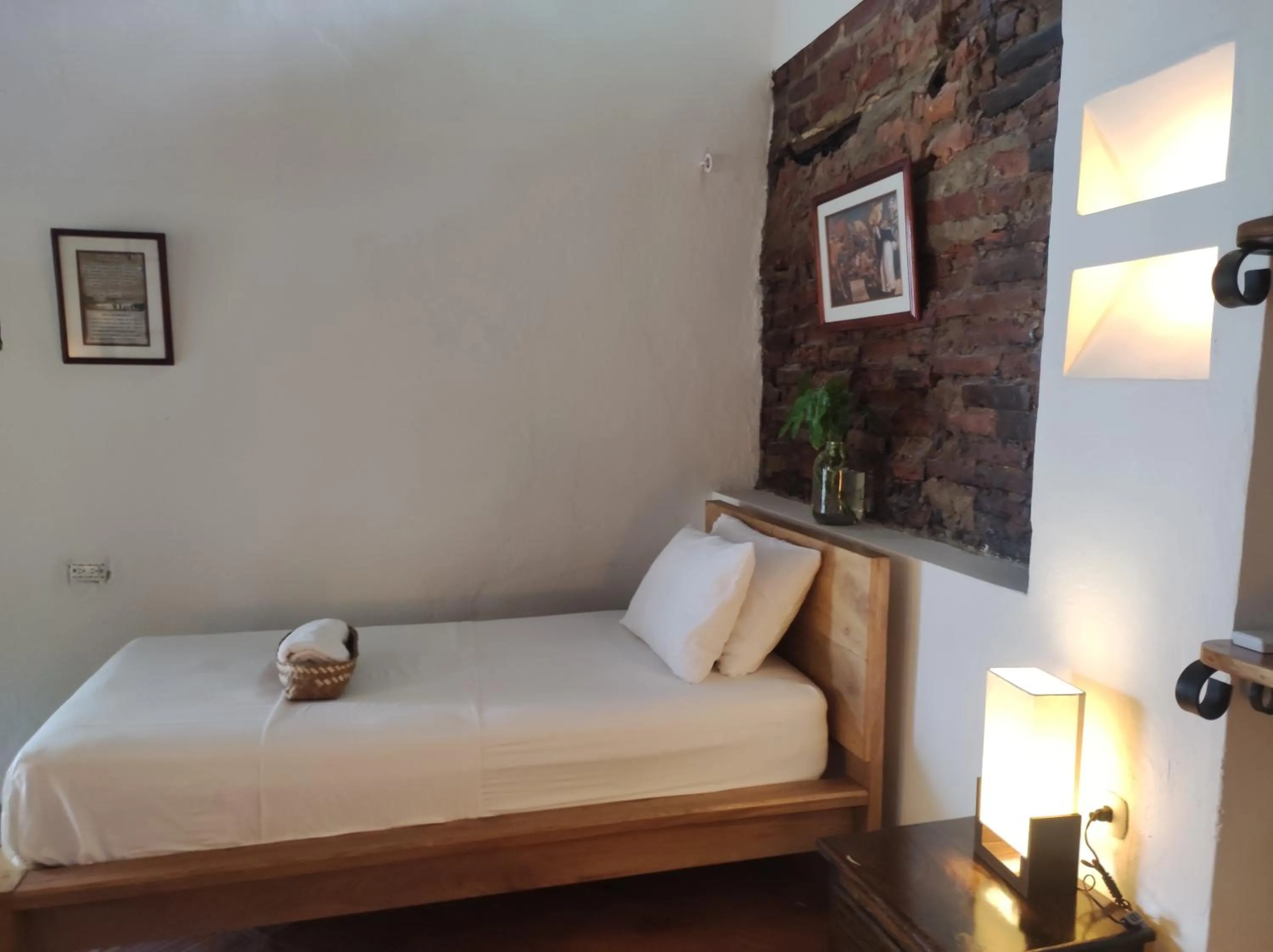 Bed in HOTEL NIETO MOMPOX, ubicado en el corazón del centro histórico, frente al rio magdalena en zona de malecón
