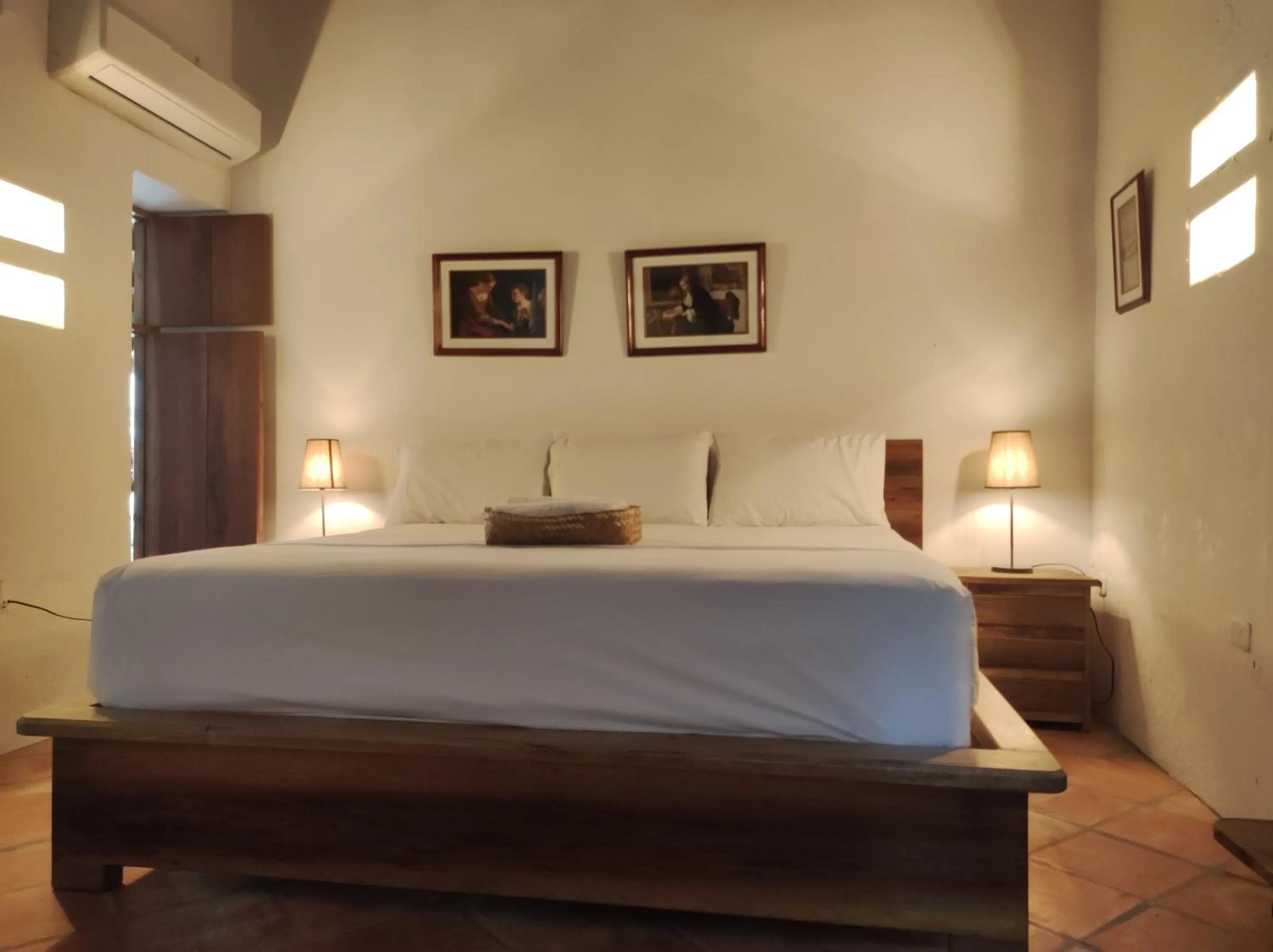 Bed in HOTEL NIETO MOMPOX, ubicado en el corazón del centro histórico, frente al rio magdalena en zona de malecón