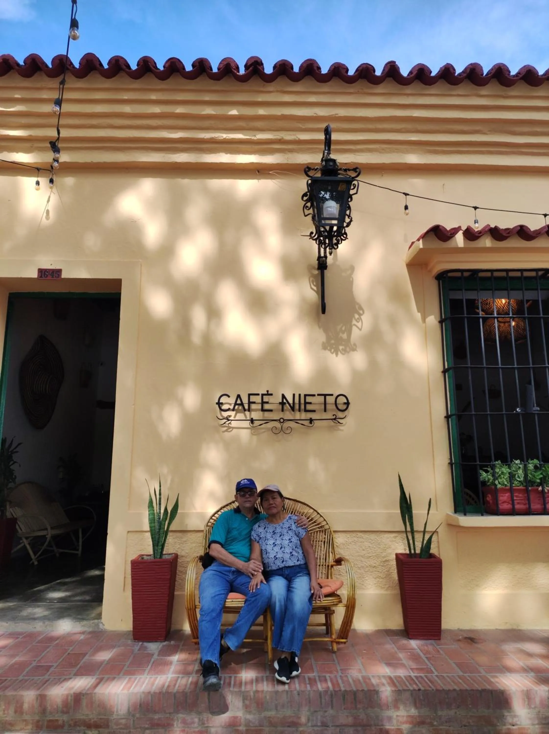 People in HOTEL NIETO MOMPOX, ubicado en el corazón del centro histórico, frente al rio magdalena en zona de malecón
