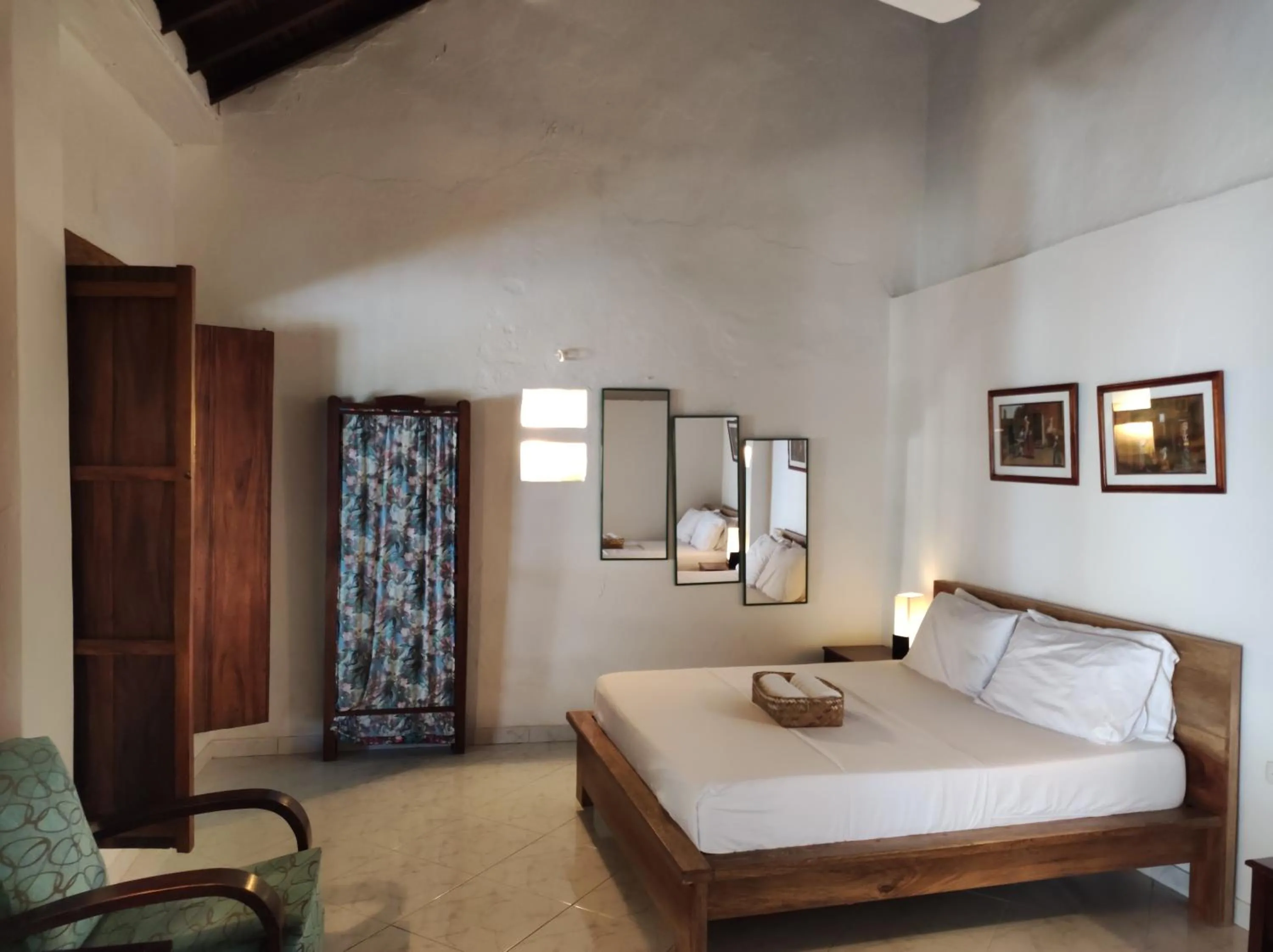 Bed in HOTEL NIETO MOMPOX, ubicado en el corazón del centro histórico, frente al rio magdalena en zona de malecón