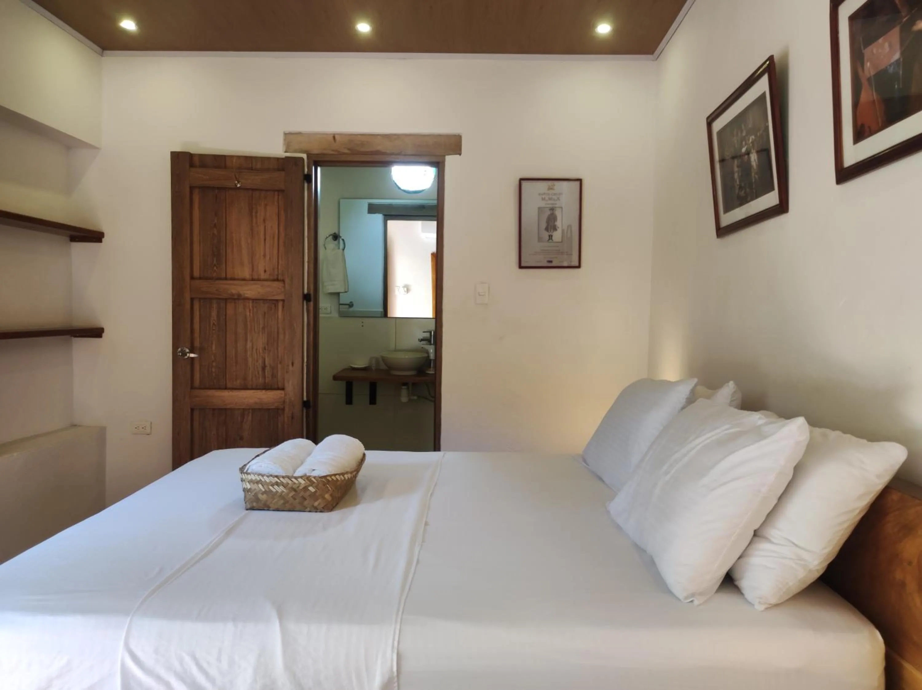 Bed in HOTEL NIETO MOMPOX, ubicado en el corazón del centro histórico, frente al rio magdalena en zona de malecón