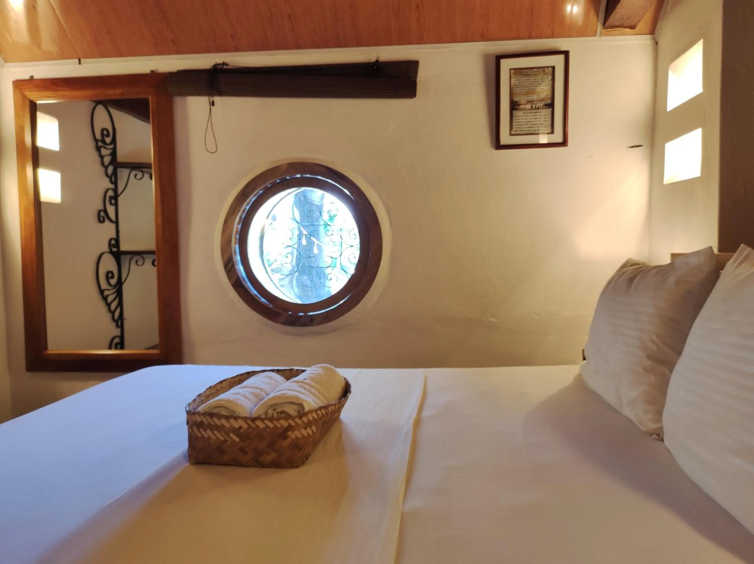 Bed in HOTEL NIETO MOMPOX, ubicado en el corazón del centro histórico, frente al rio magdalena en zona de malecón
