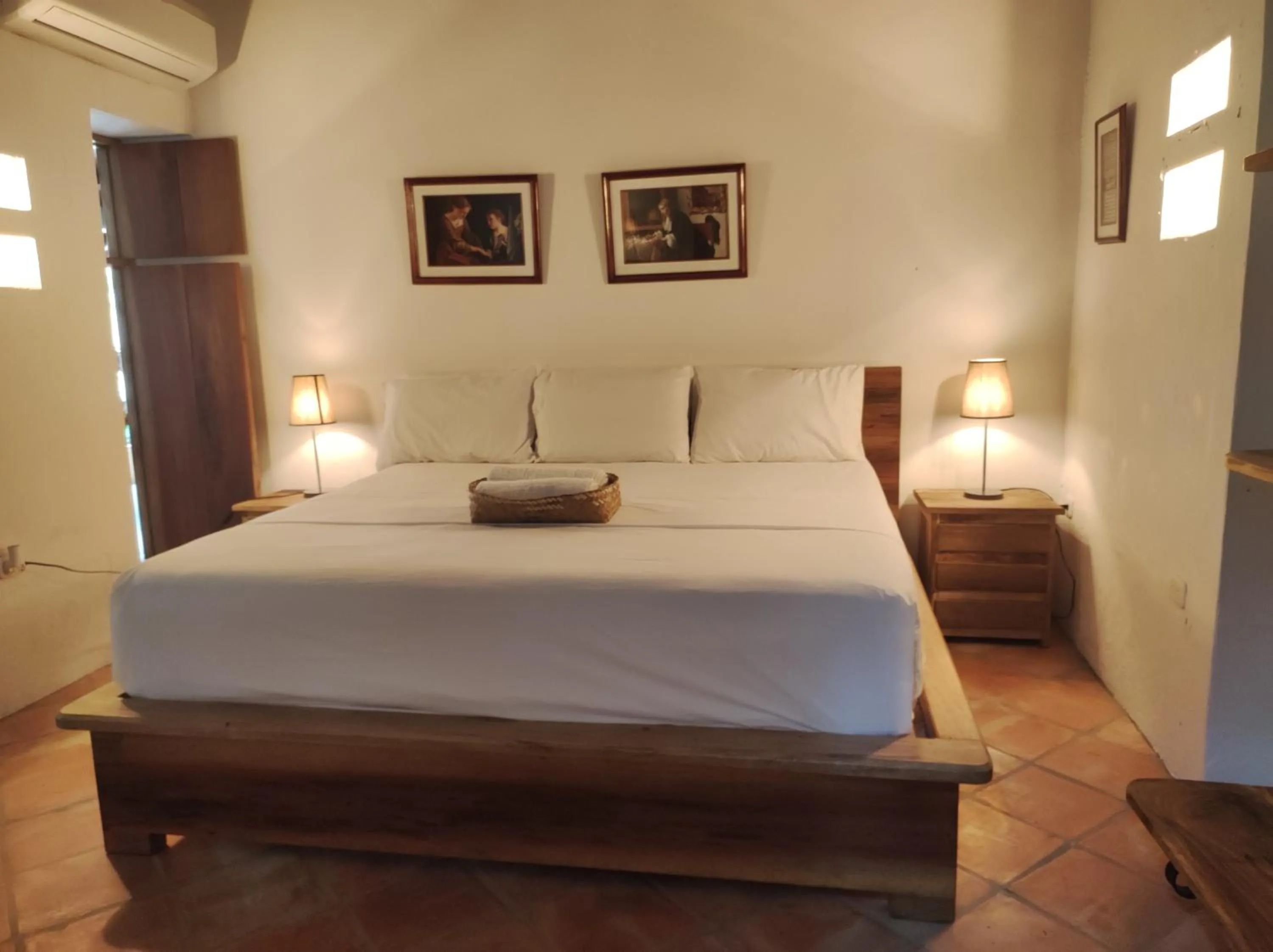 Bed in HOTEL NIETO MOMPOX, ubicado en el corazón del centro histórico, frente al rio magdalena en zona de malecón