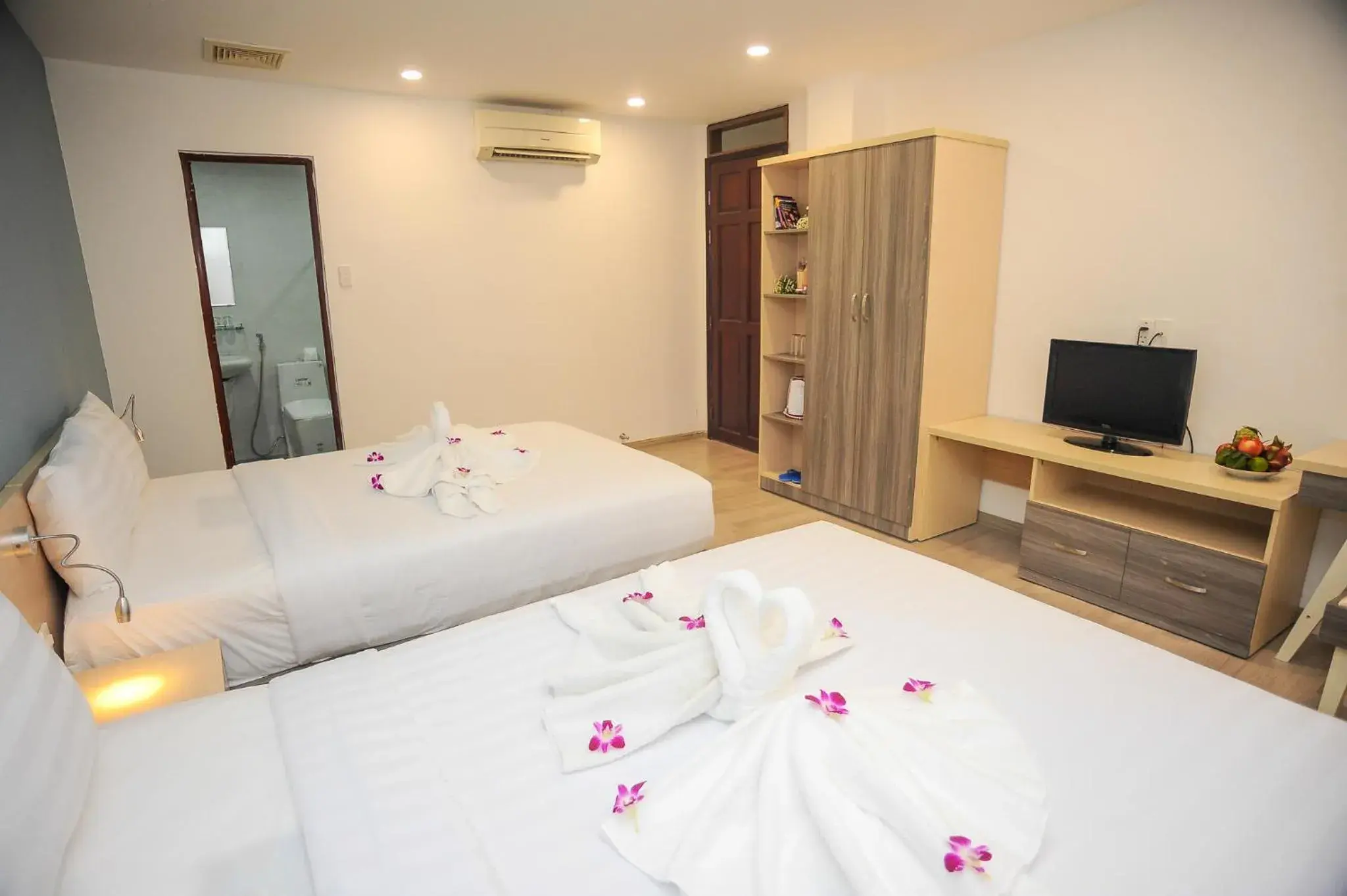 Bed in My Anh 120 Central Saigon Hotel Ben Thanh Market Bed in My Anh 120 Central Saigon Hotel Ben Thanh Market
