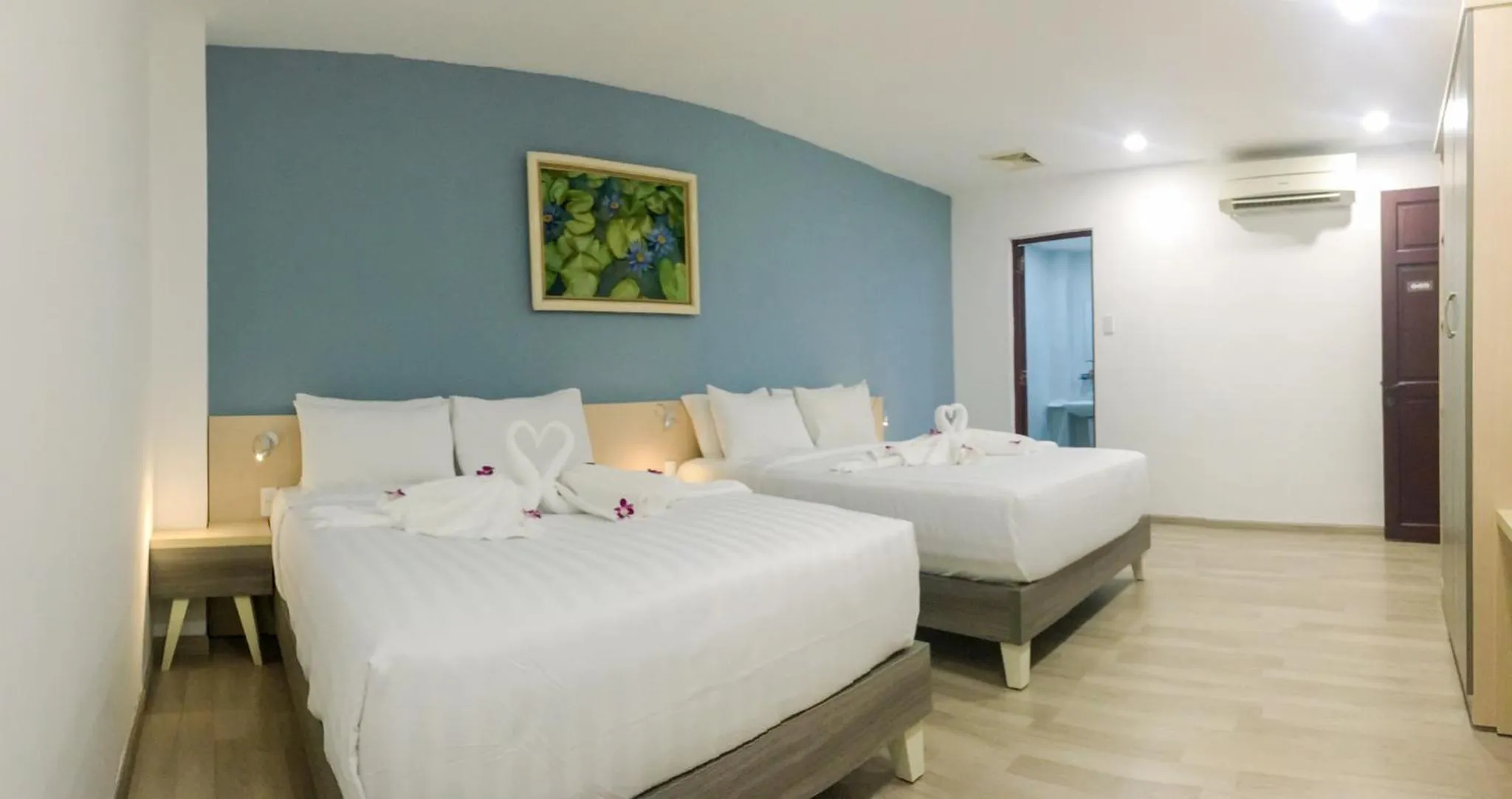 Photo of the whole room, Bed in My Anh 120 Central Saigon Hotel Ben Thanh Market