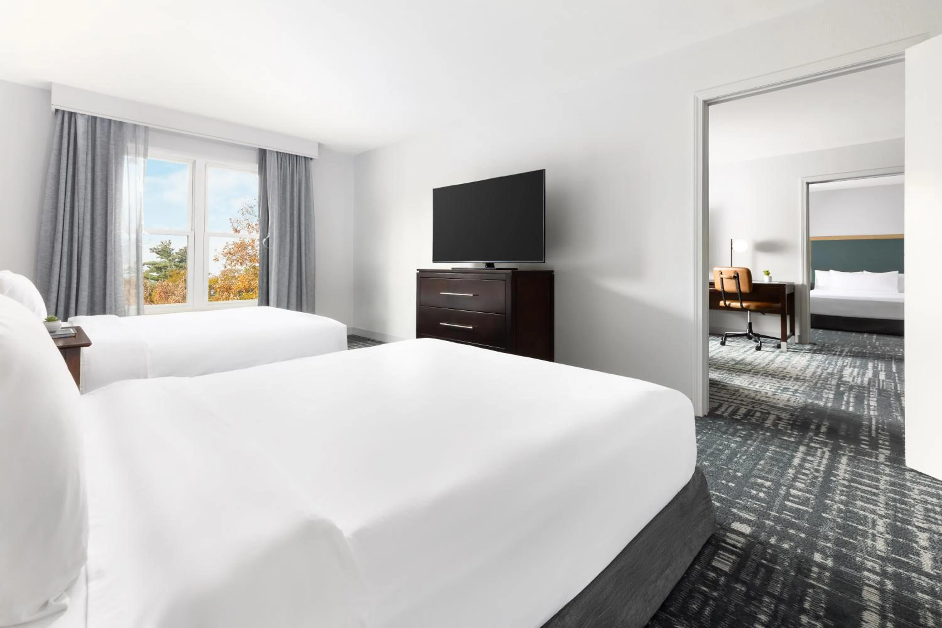 Guests, Bed in Homewood Suites by Hilton Manchester/Airport