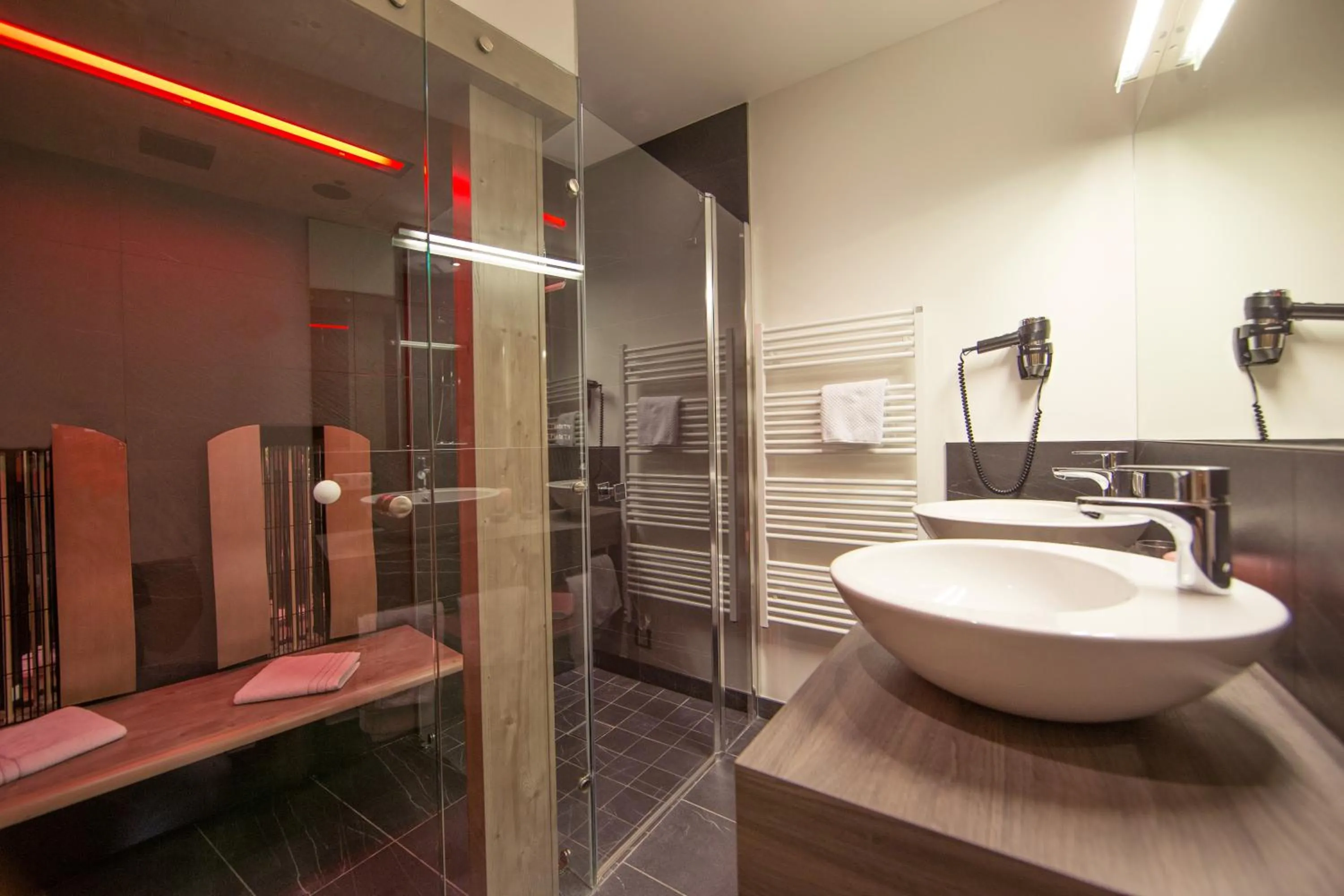 Bathroom in Appartement Living Schönwies apartments with private Infrared cabin and Zell am See Kaprun summercard