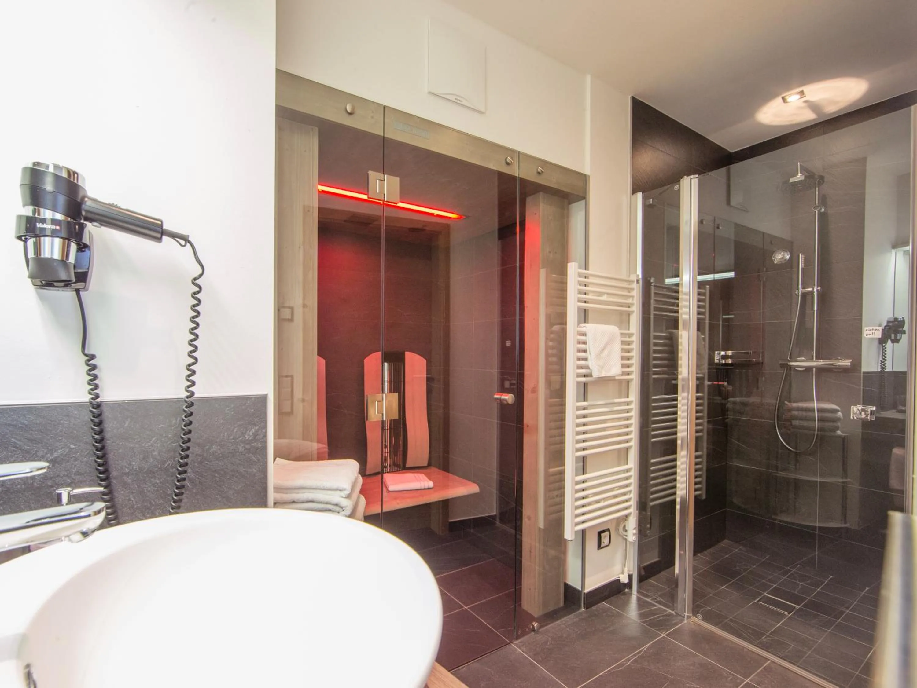 Shower in Appartement Living Schönwies apartments with private Infrared cabin and Zell am See Kaprun summercard