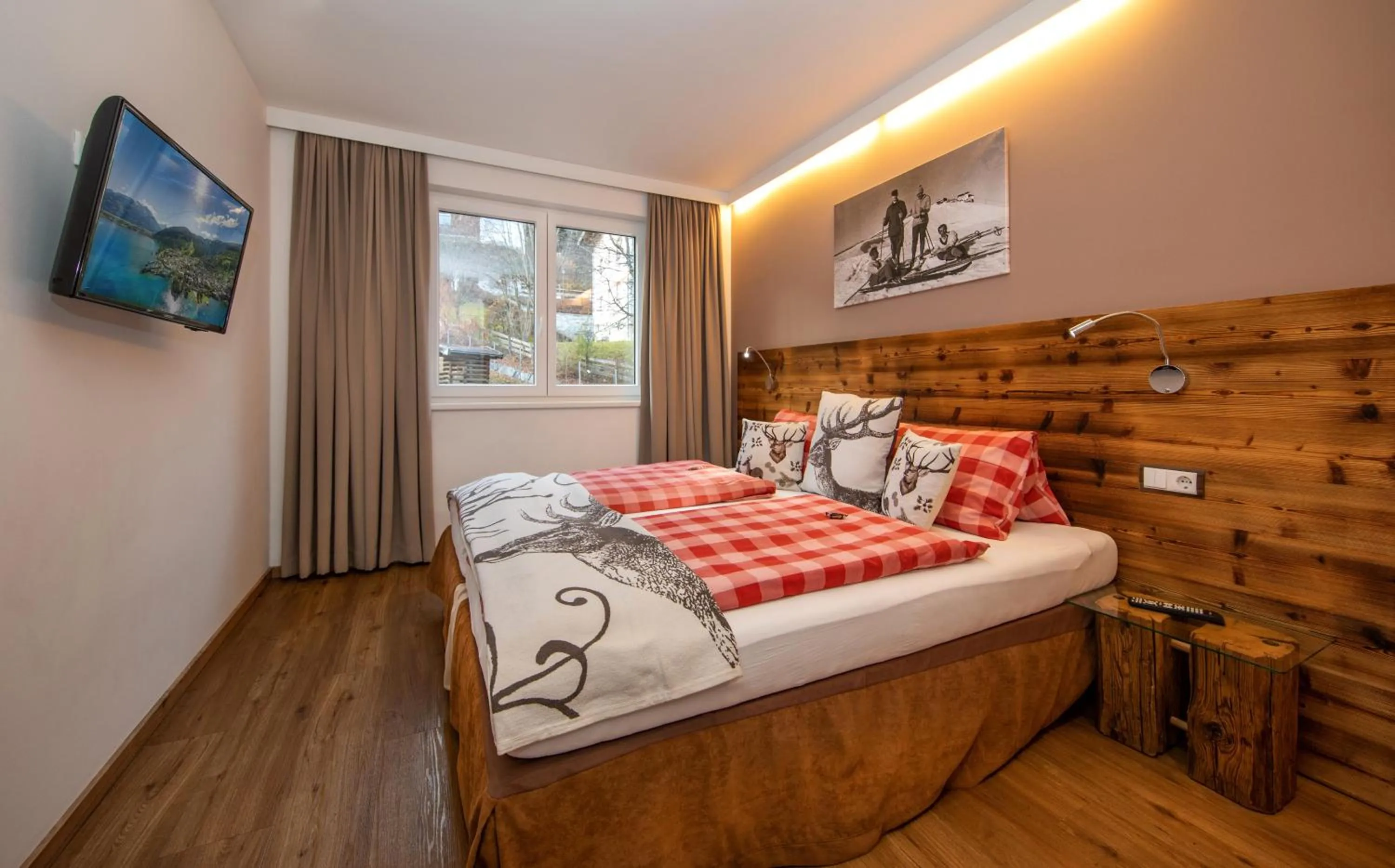 Garden, Bed in Appartement Living Schönwies apartments with private Infrared cabin and Zell am See Kaprun summercard