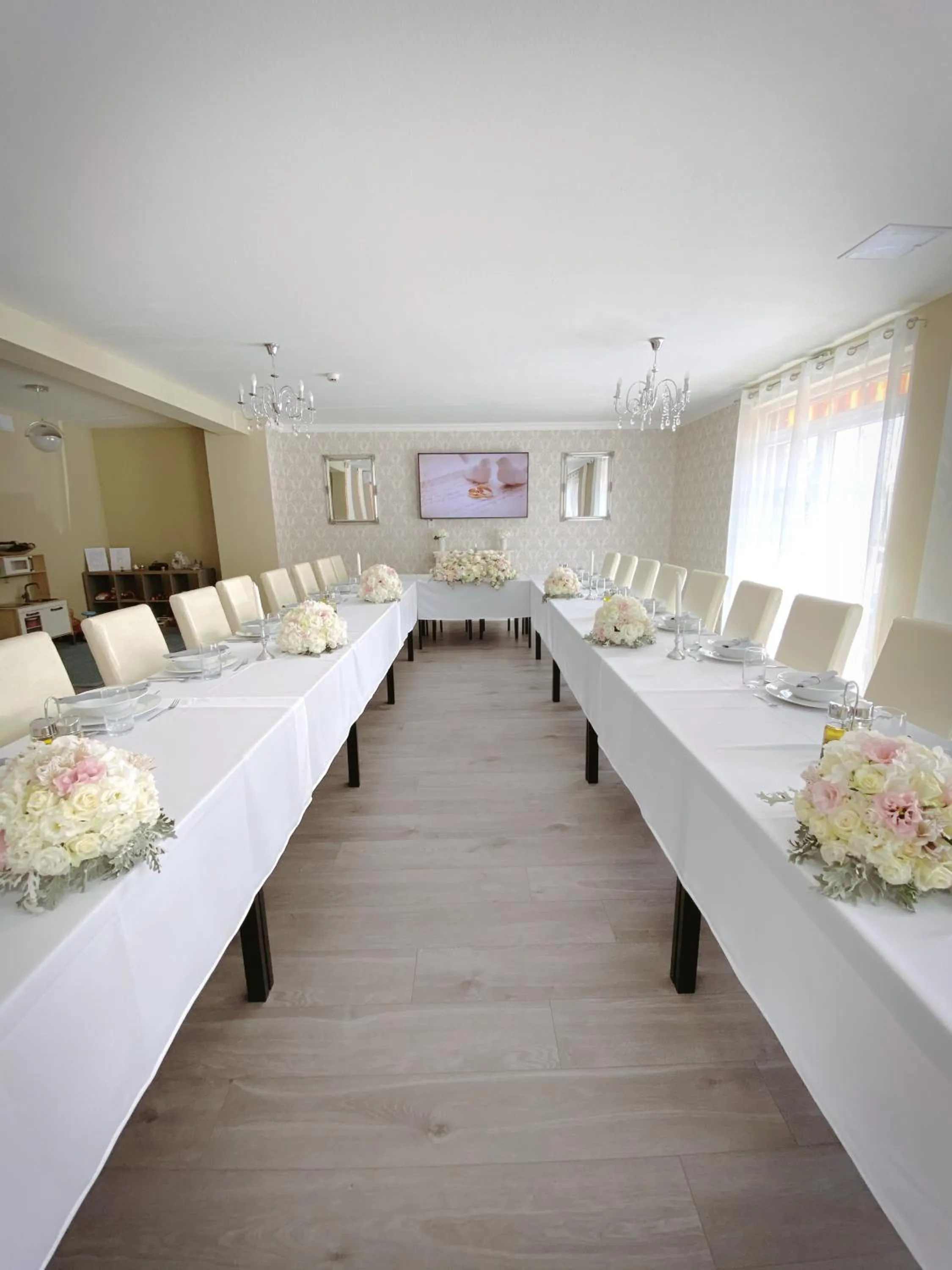 Restaurant/places to eat in Libra Hotel