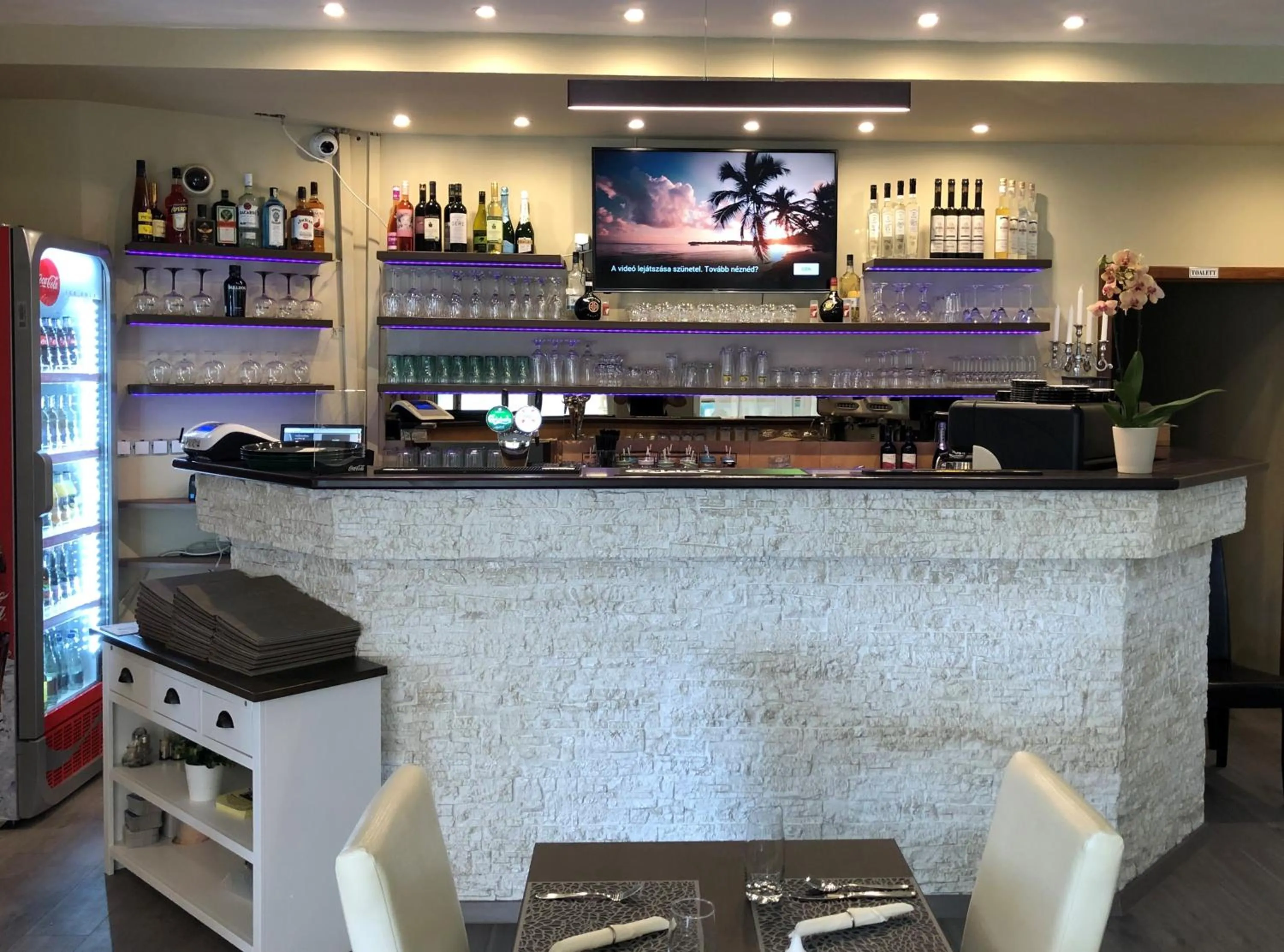 Restaurant/places to eat in Libra Hotel