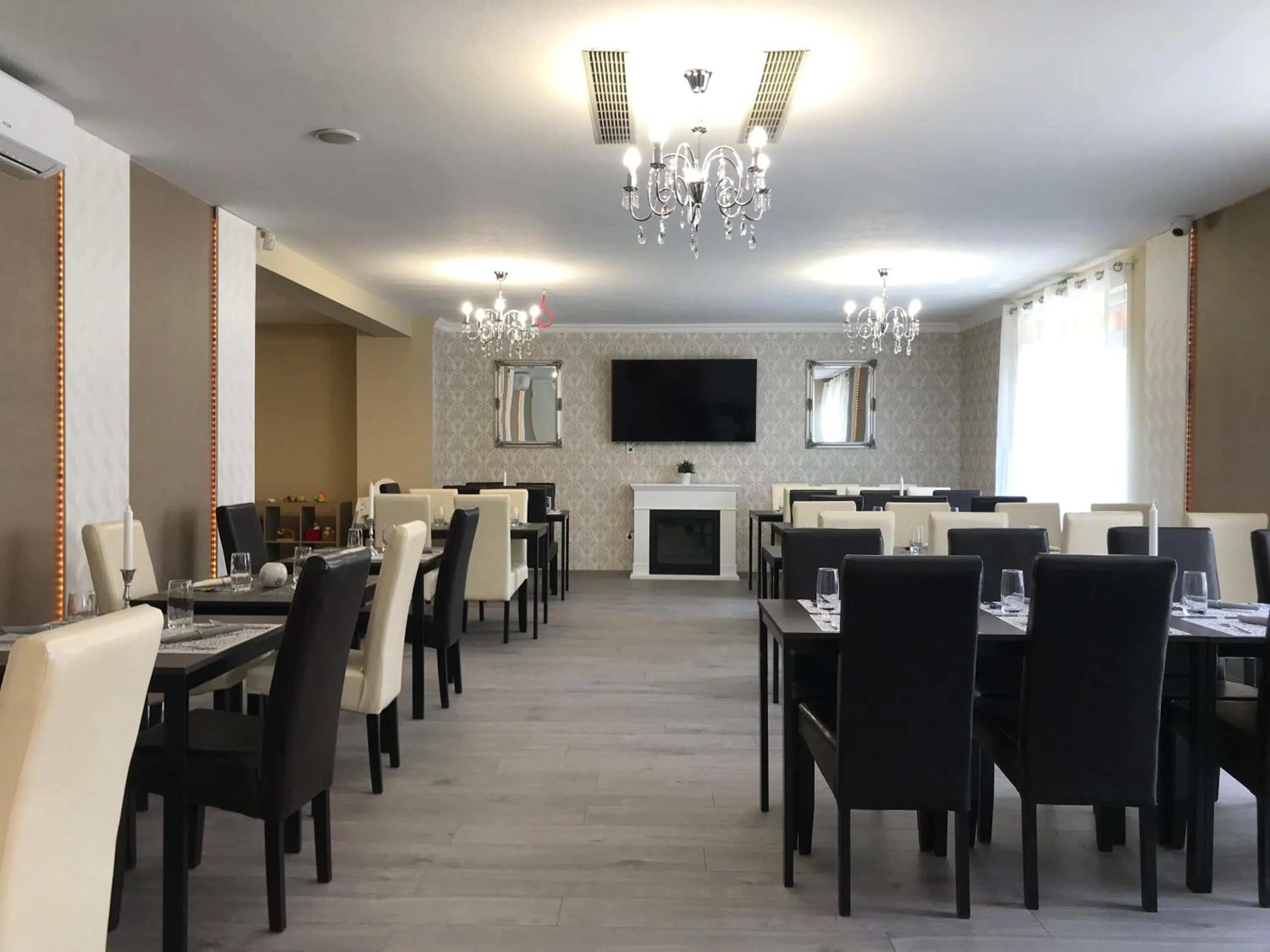 Restaurant/places to eat in Libra Hotel