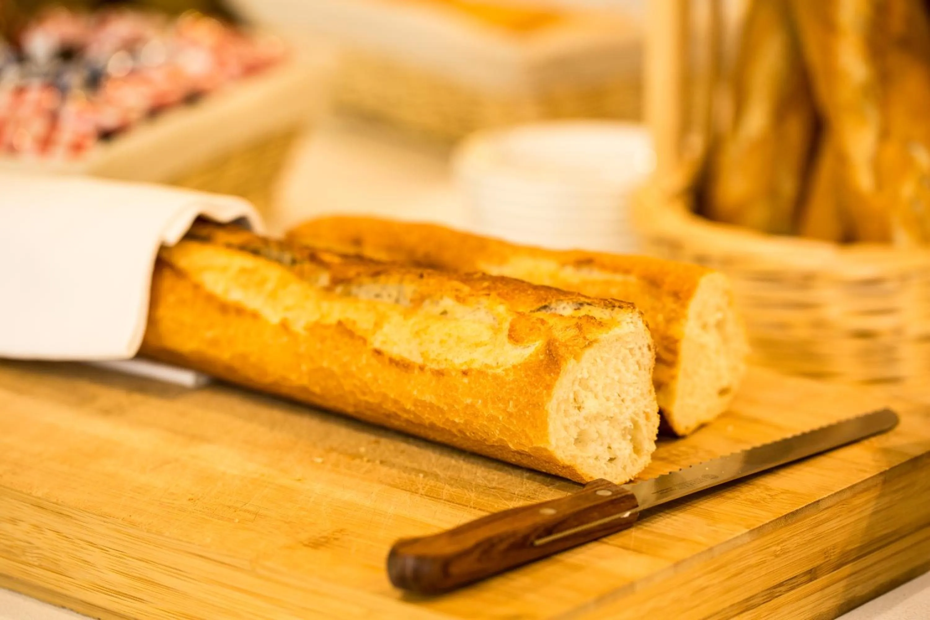 Buffet breakfast in Hôtel Huatian Chinagora