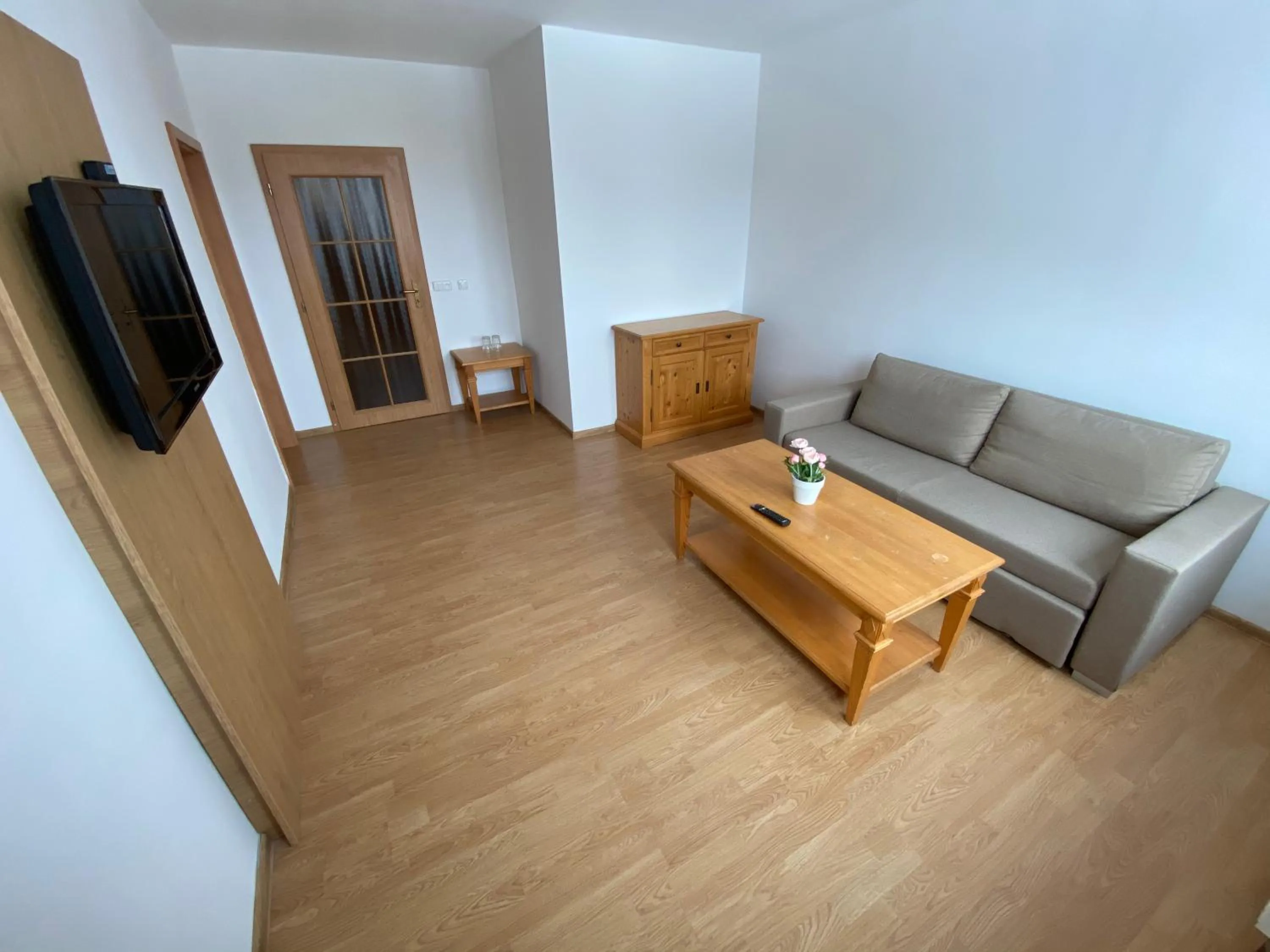 Communal lounge/ TV room in Hotel Zlatý Chlum