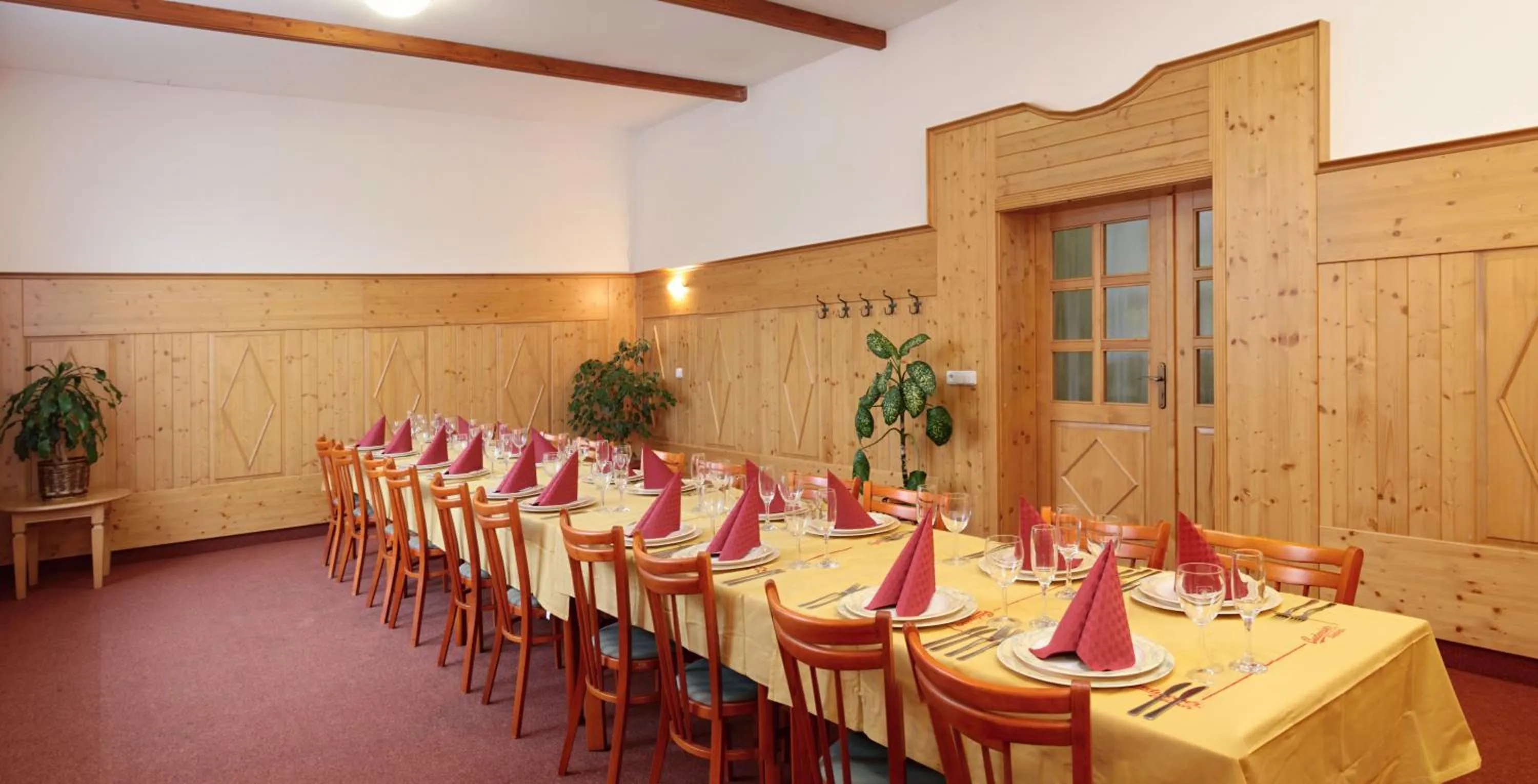 Restaurant/places to eat in Hotel Zlatý Chlum