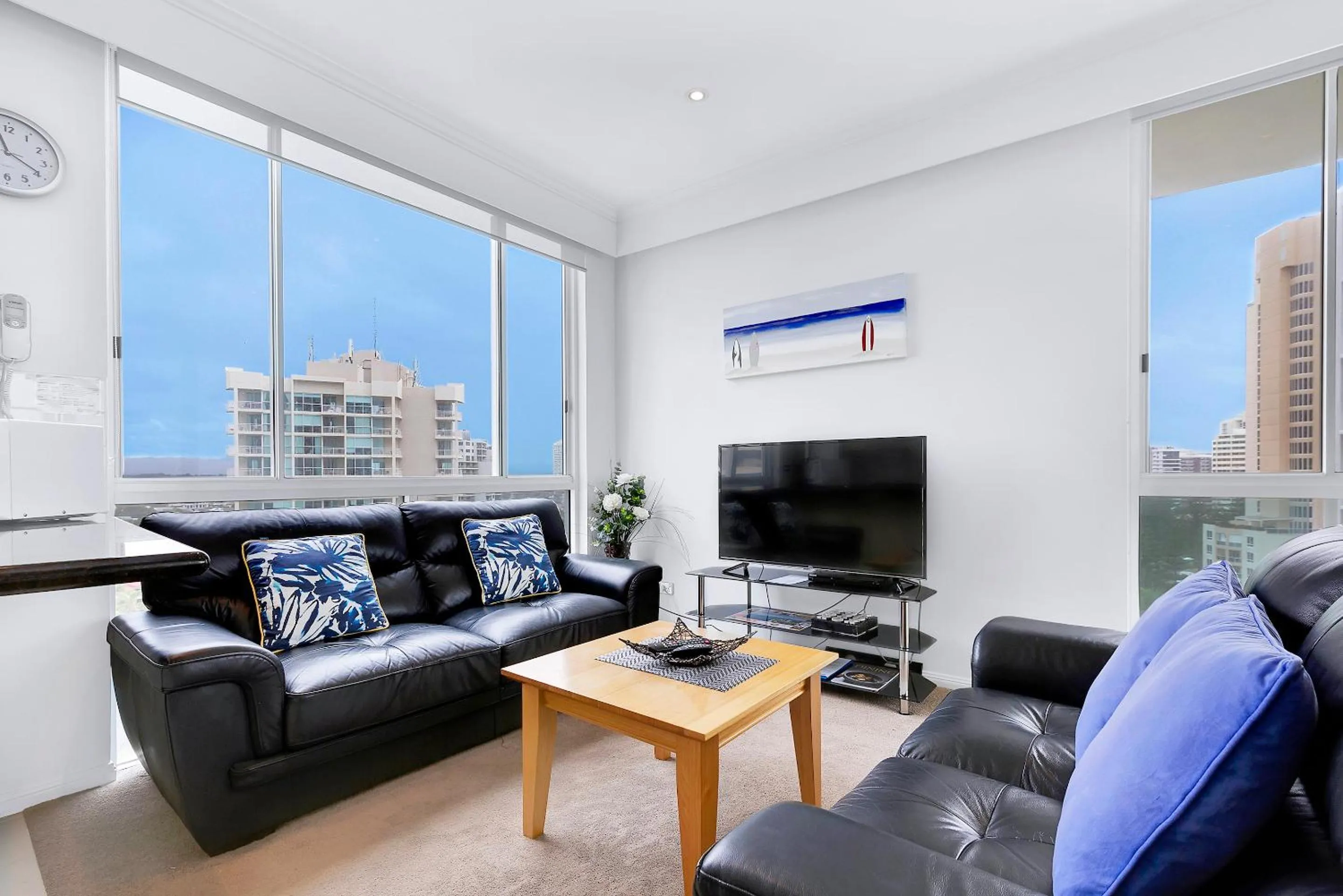 Living room in Pacific Views Resort