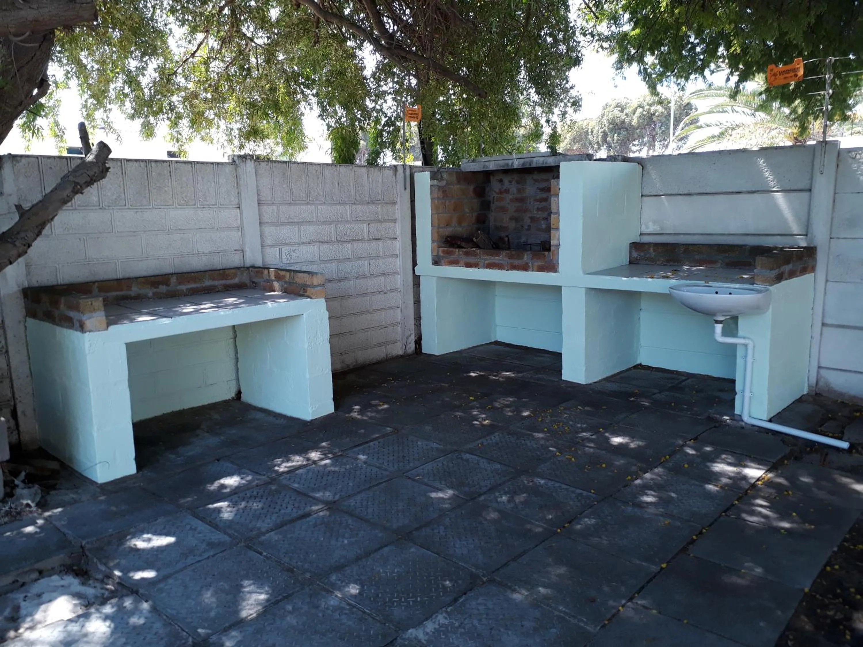 BBQ facilities in DJ'S B&B in Table View Cape Town