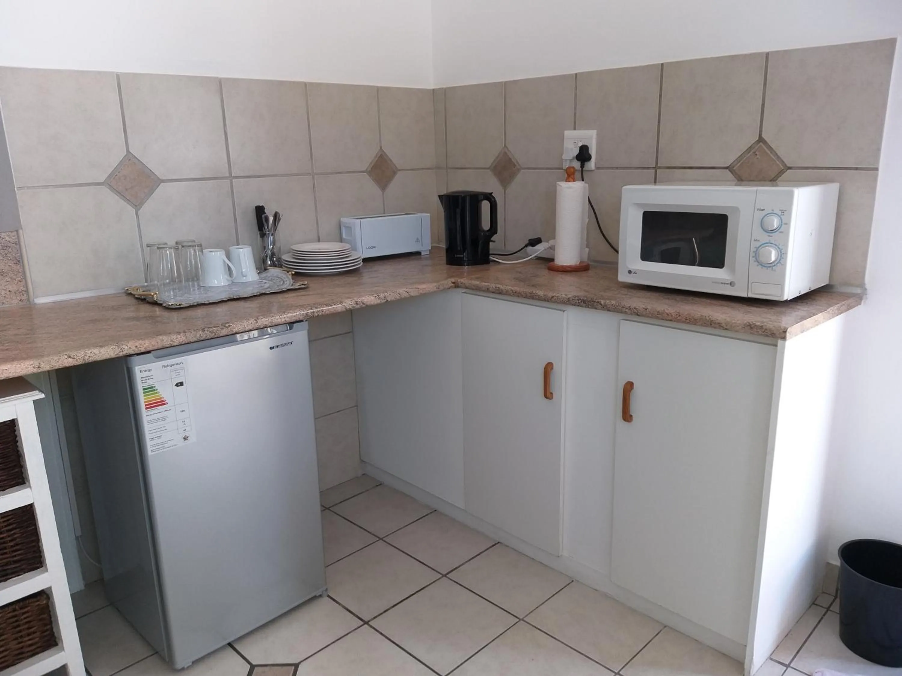 Kitchen or kitchenette in DJ'S B&B in Table View Cape Town