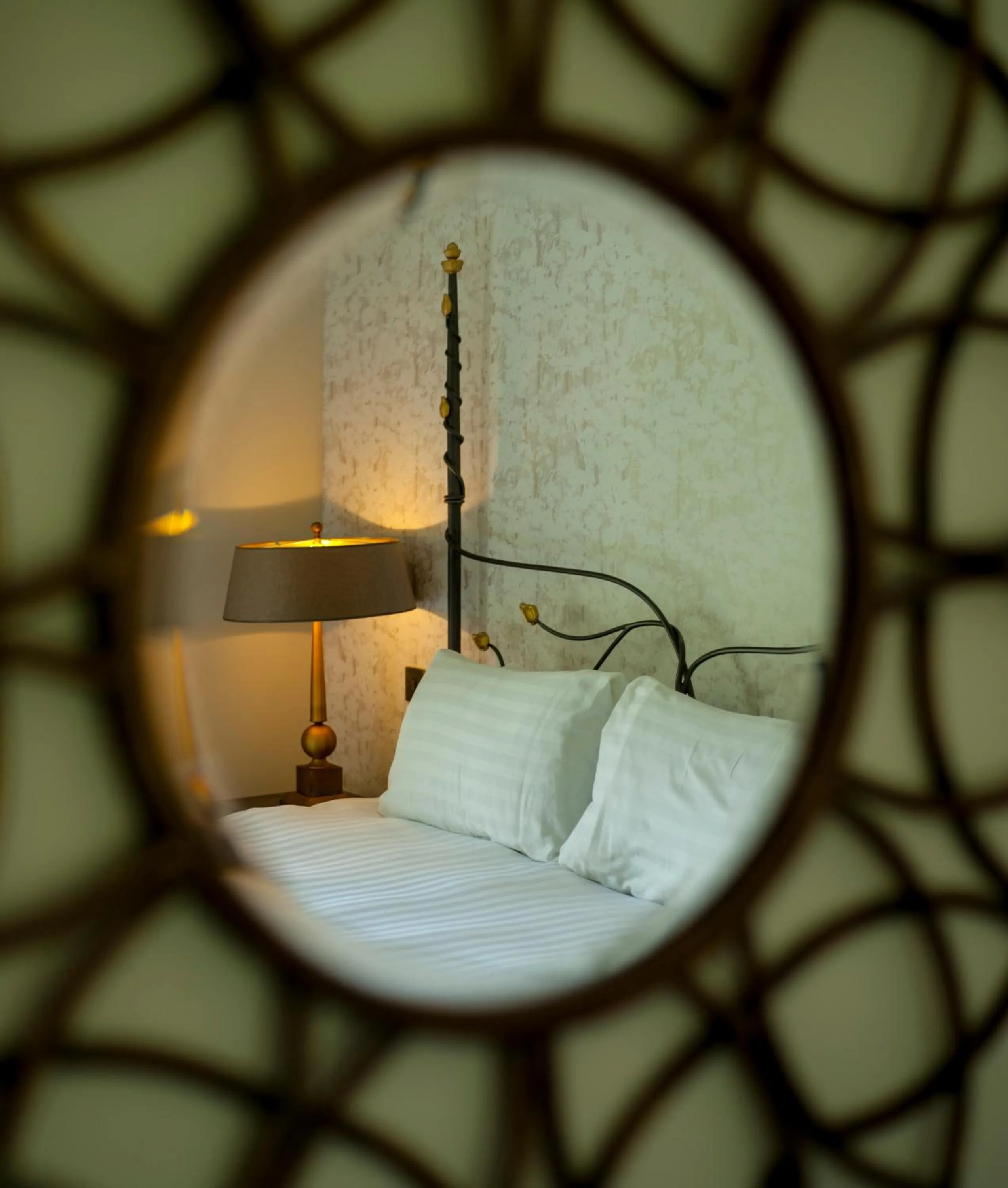 Bedroom, Bed in Mansion House Llansteffan