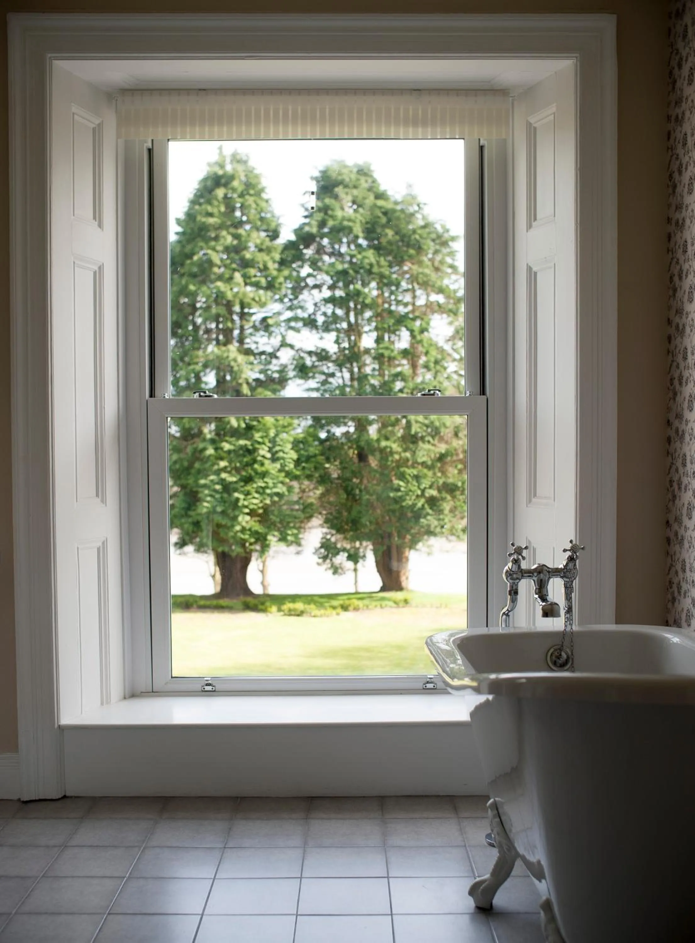 Bathroom in Mansion House Llansteffan