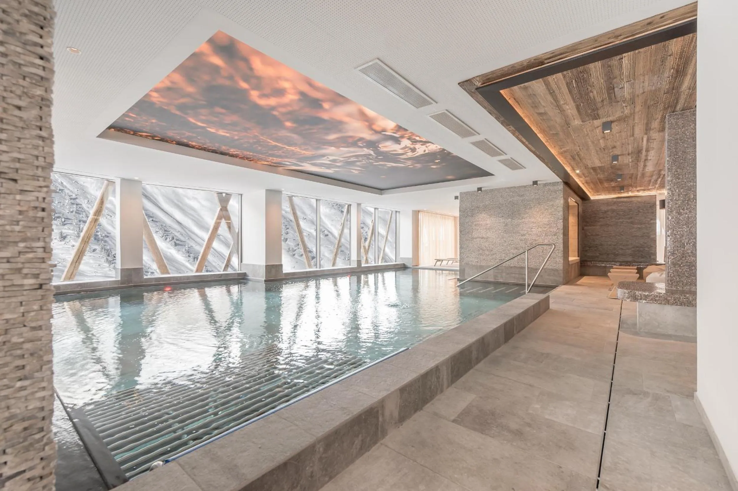 Swimming pool in Hotel Gurglhof Superior