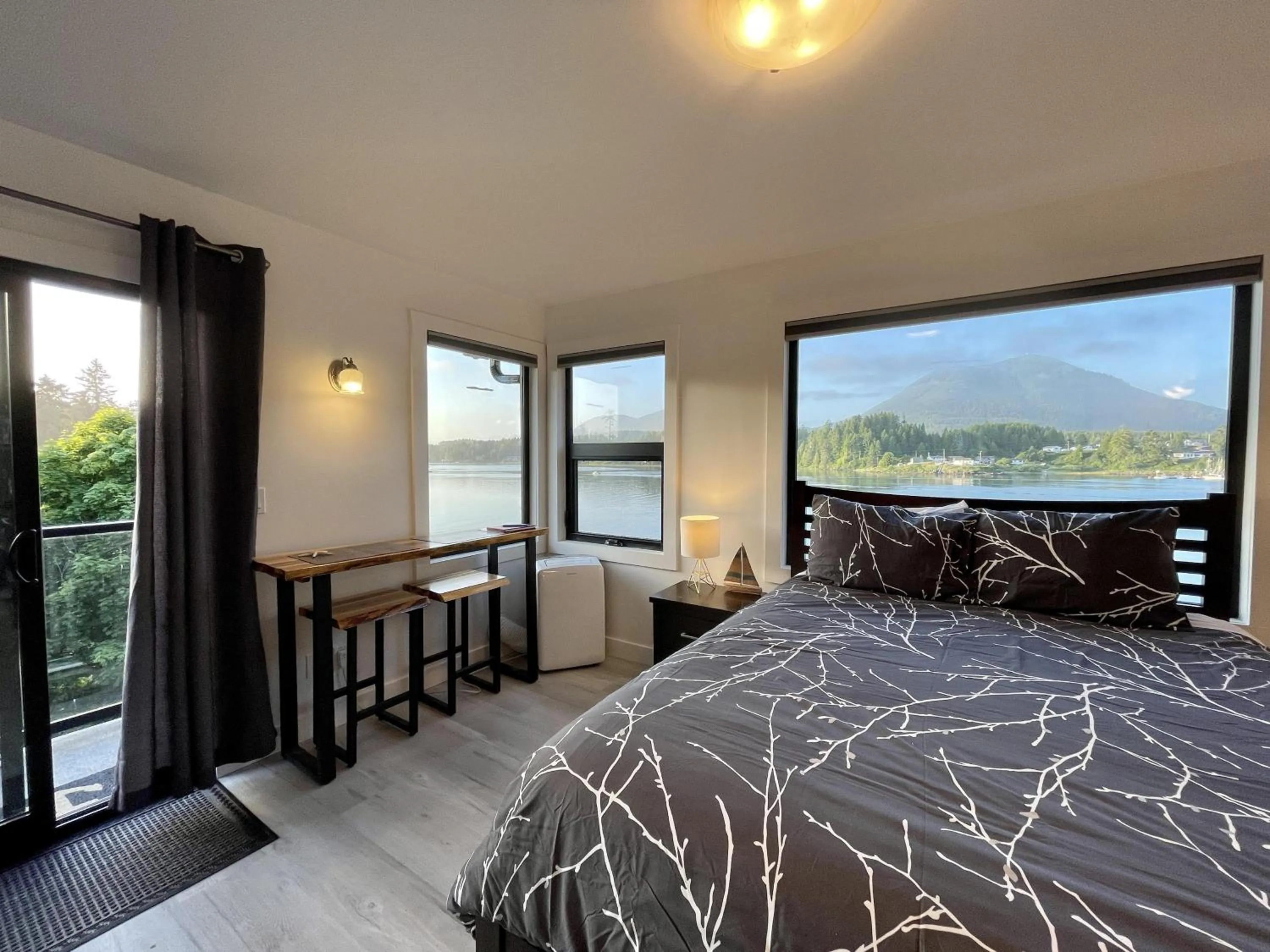 Property building, Bed in Oceanfront Room With Hot Tub & Firepit