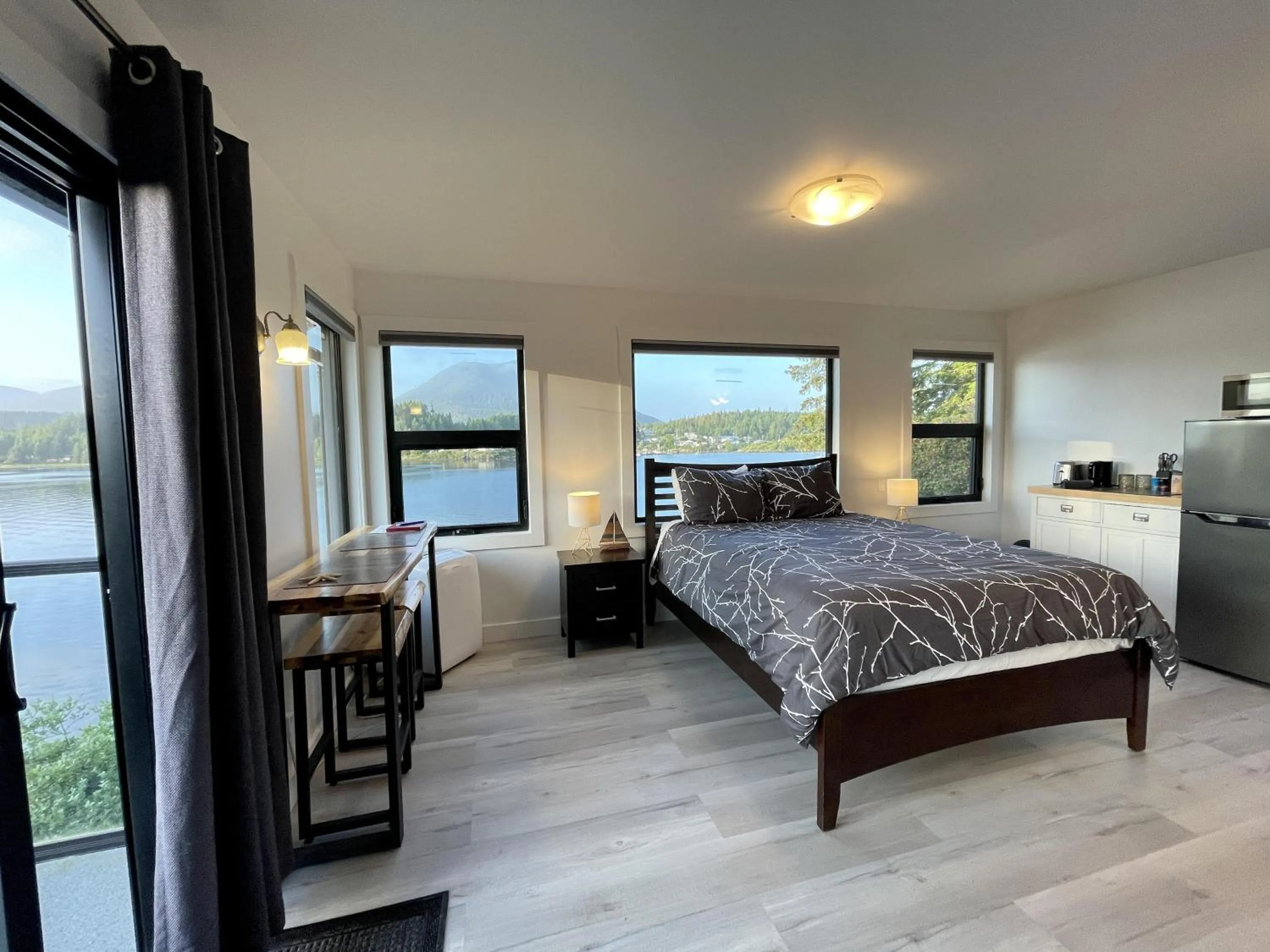 Property building, Bed in Oceanfront Room With Hot Tub & Firepit