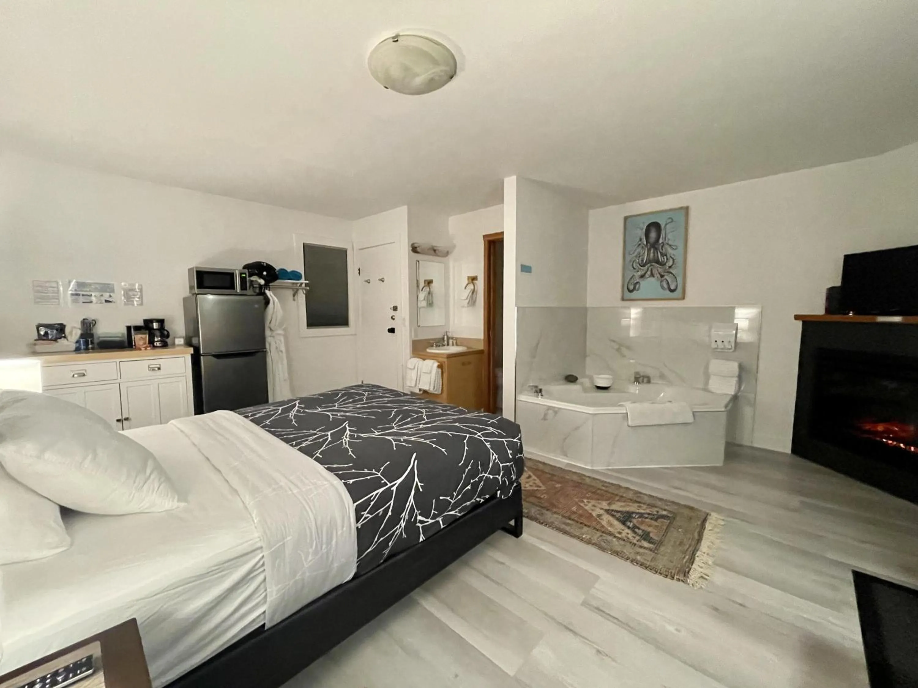 Property building, Bed in Oceanfront Room With Hot Tub & Firepit