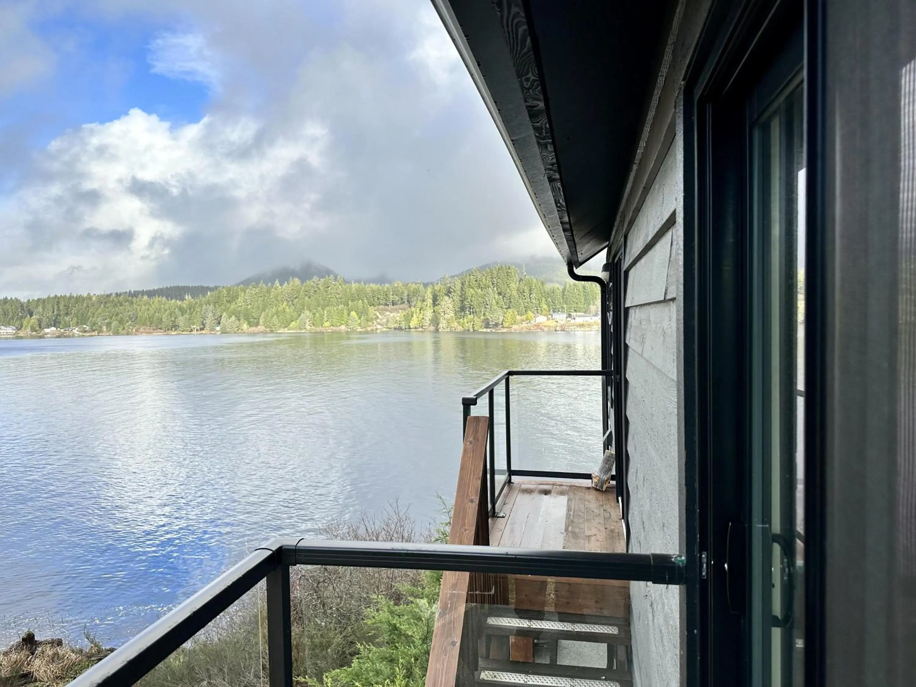 Property building in Waterfront Private Room With Hot Tub & Firepit