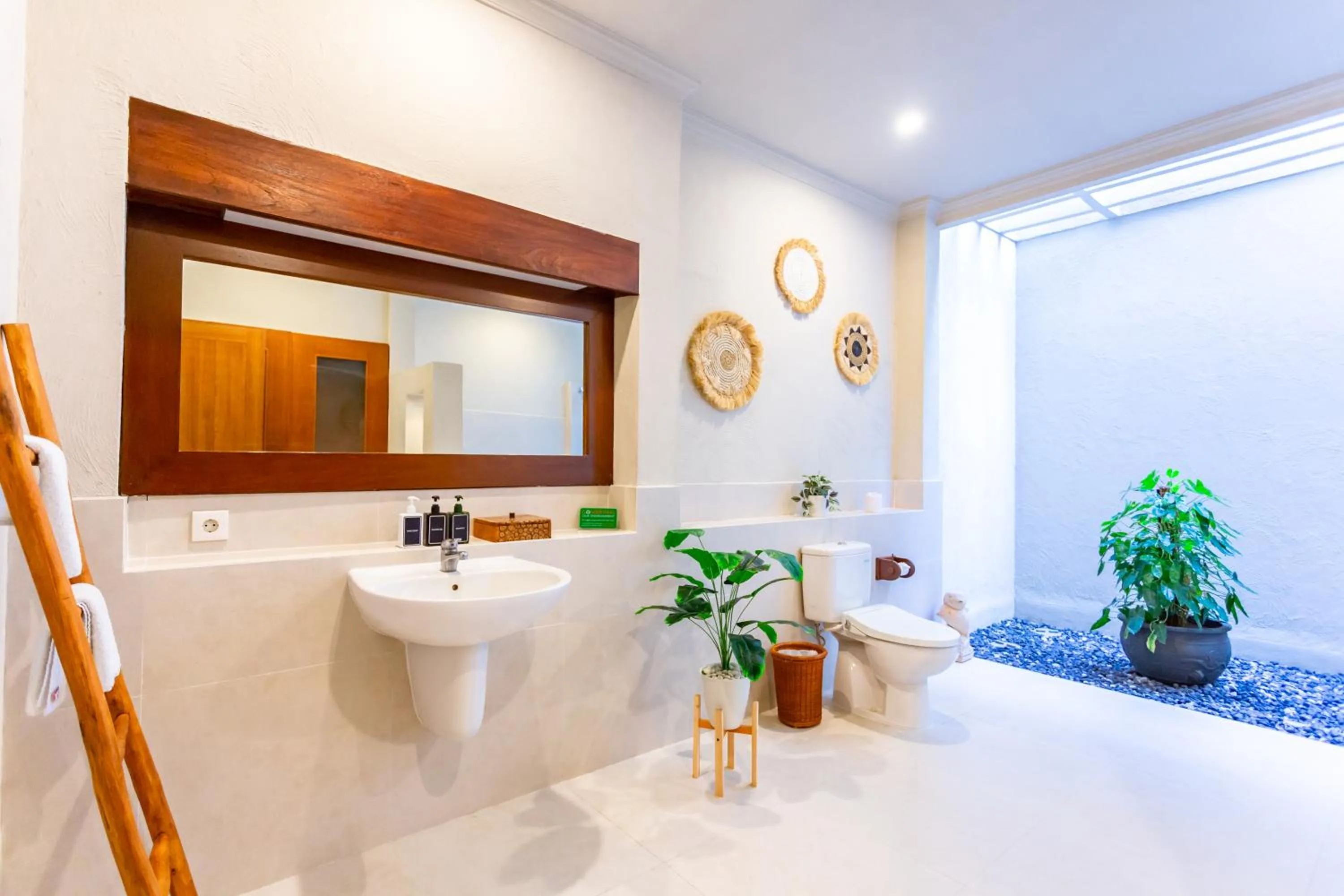 Toilet in Mutiara Bali Boutique Resort & Villa